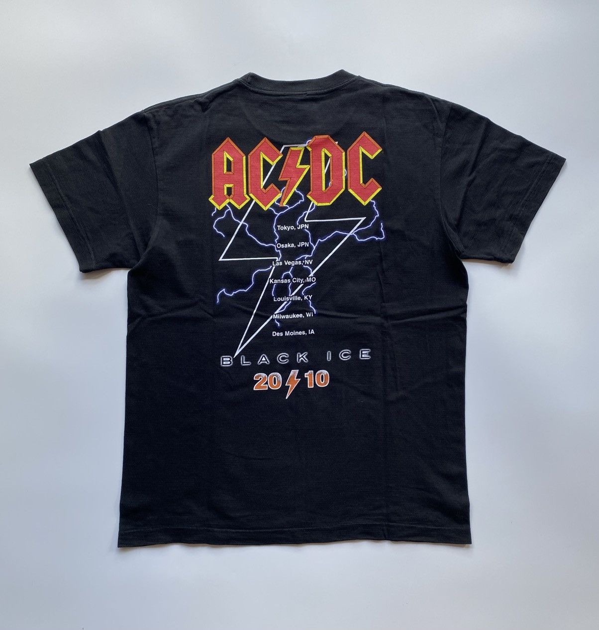 Band Tees ACDC BLACKICE WORLD TOUR 2010 Size US M / EU 48-50 / 2 - 2 Thumbnail