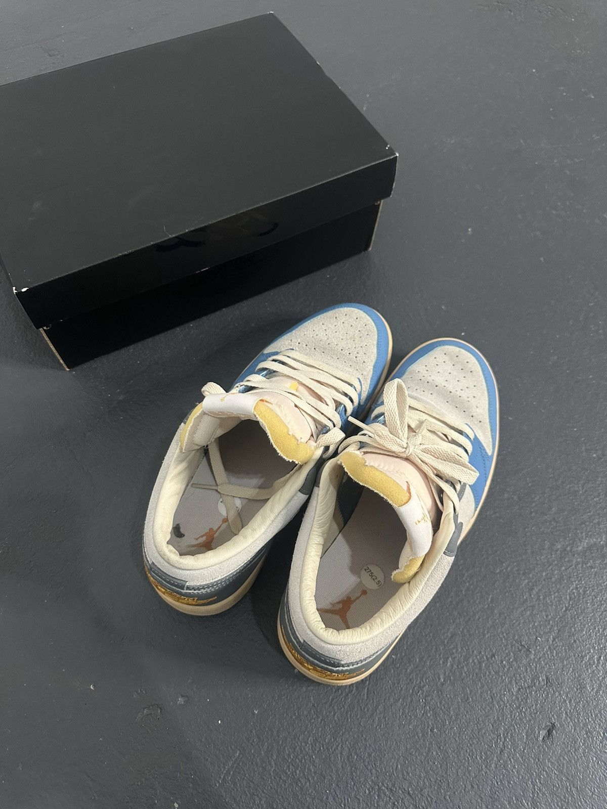 Nike Jordan 1 Low (Vintage UNC Grey) Size US 9.5 / EU 42-43 - 2 Thumbnail