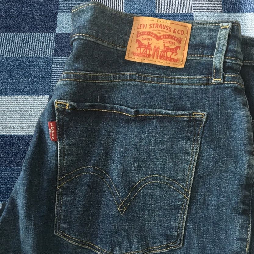 Levi's LEVI'S Jeans Women's Size 29 Bootcut Denim Blue Stretch Regular 5-Pocket Dark EUC Size 29" - 1 Thumbnail