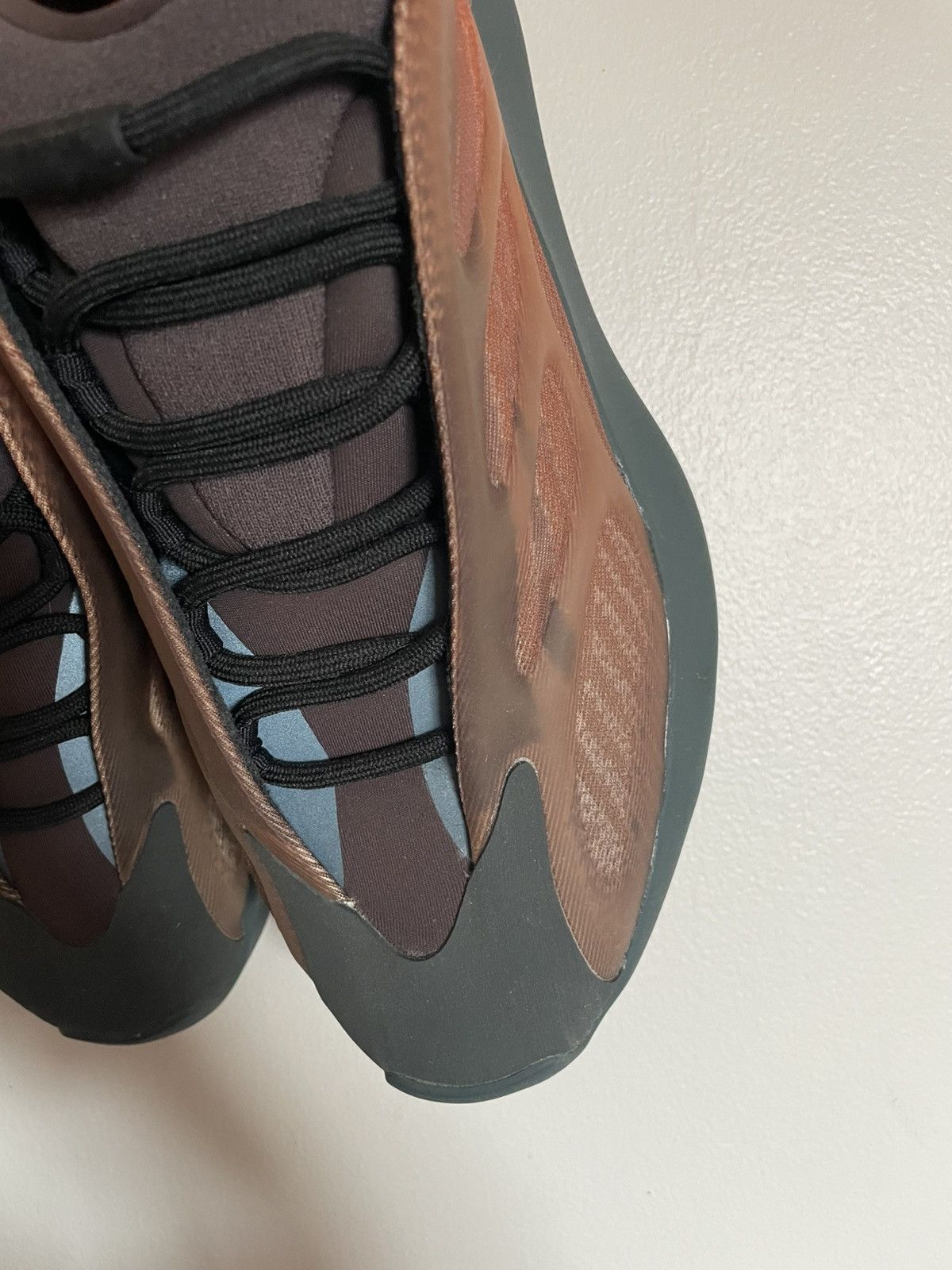 Adidas × Kanye West Yeezy 700V3 Size US 10.5 / EU 43-44 - 5 Thumbnail