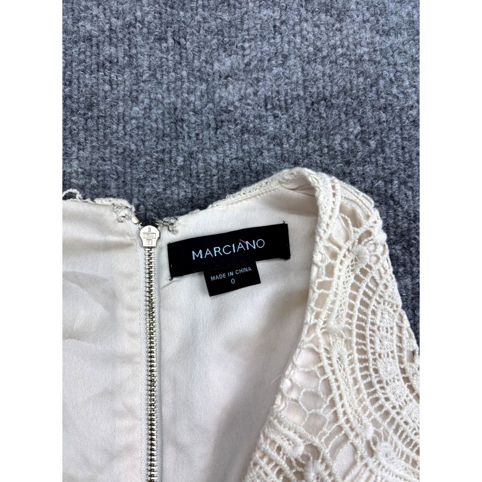 Vintage Marciano Dress Womens 0 White Lace Crochet V Neck Bodycon Mini Party Cocktail Size XS / US 0-2 / IT 36-38 - 2 Thumbnail