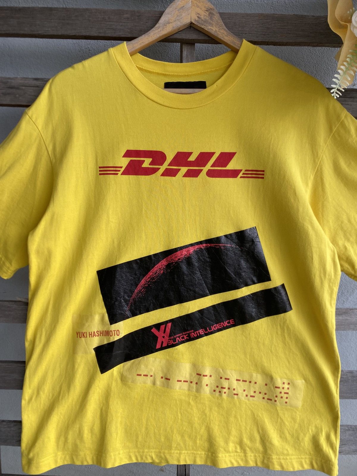 Japanese Brand DHL Tshirt Collaborates with Japanese Brand YUKI HASHIMOTO Size US L / EU 52-54 / 3 - 3 Thumbnail