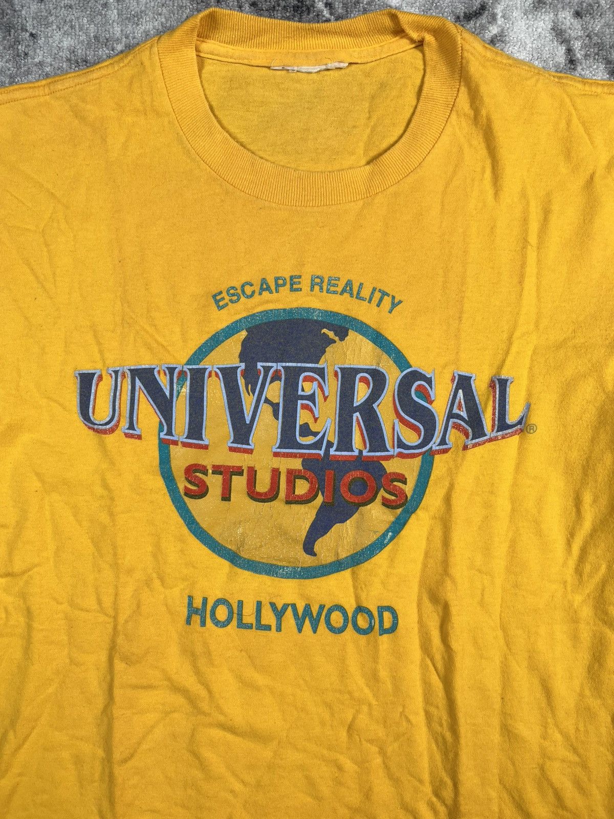 Universal Studios Universal Studios Hollywood Logo Tee Yellow Vintage Size US L / EU 52-54 / 3 - 5 Thumbnail