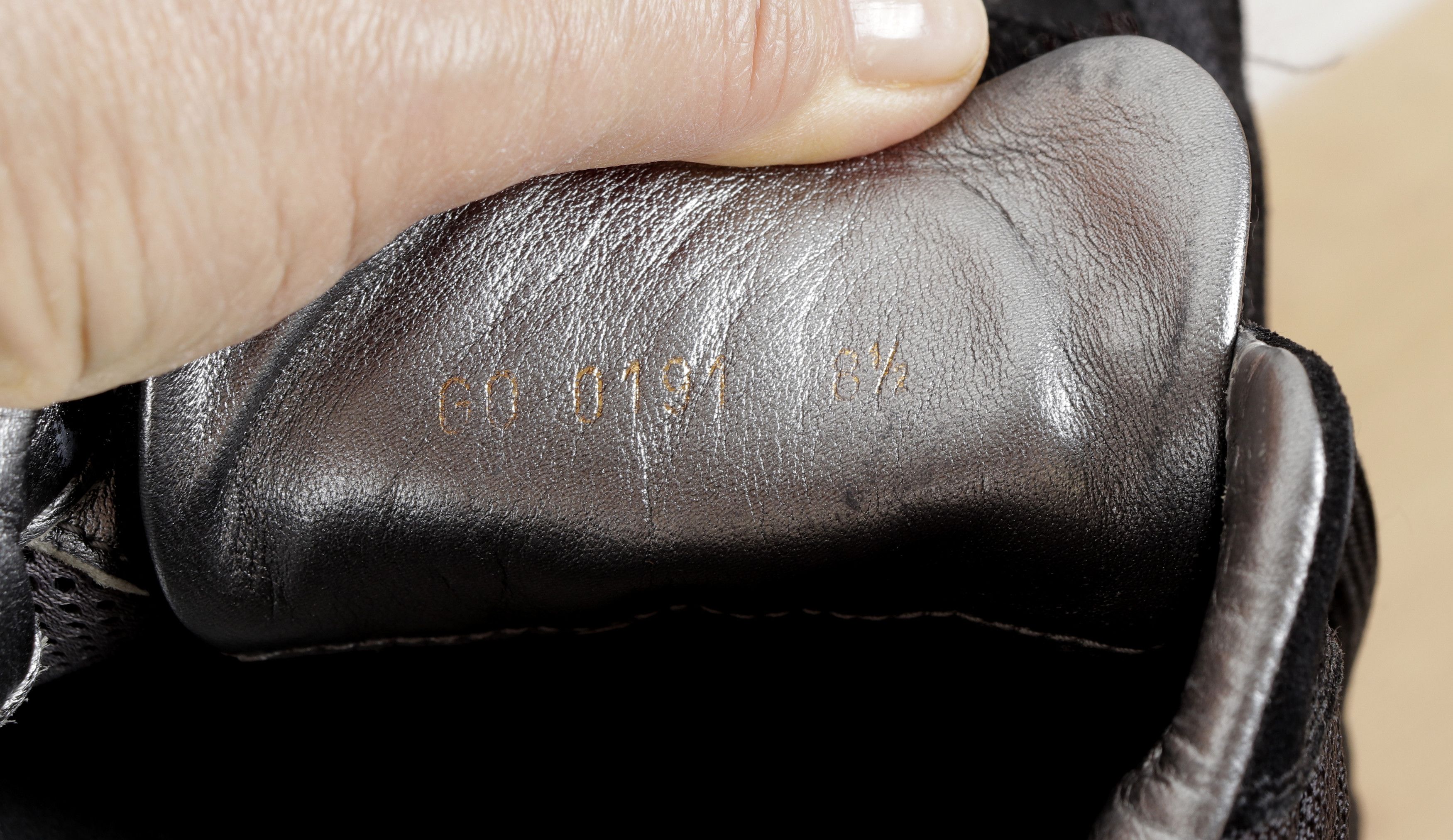 Louis Vuitton Louis Vuitton Black Canvas Suede Sneakers Size US 9.5 / EU 42-43 - 3 Thumbnail