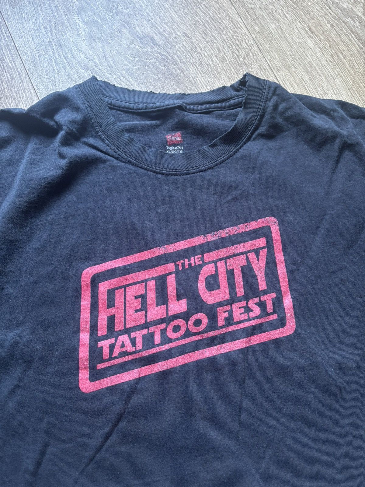 Vintage Vintage Sunfaded Distressed Black Hell City Tattoo Fest Tee Size US XL / EU 56 / 4 - 1 Thumbnail