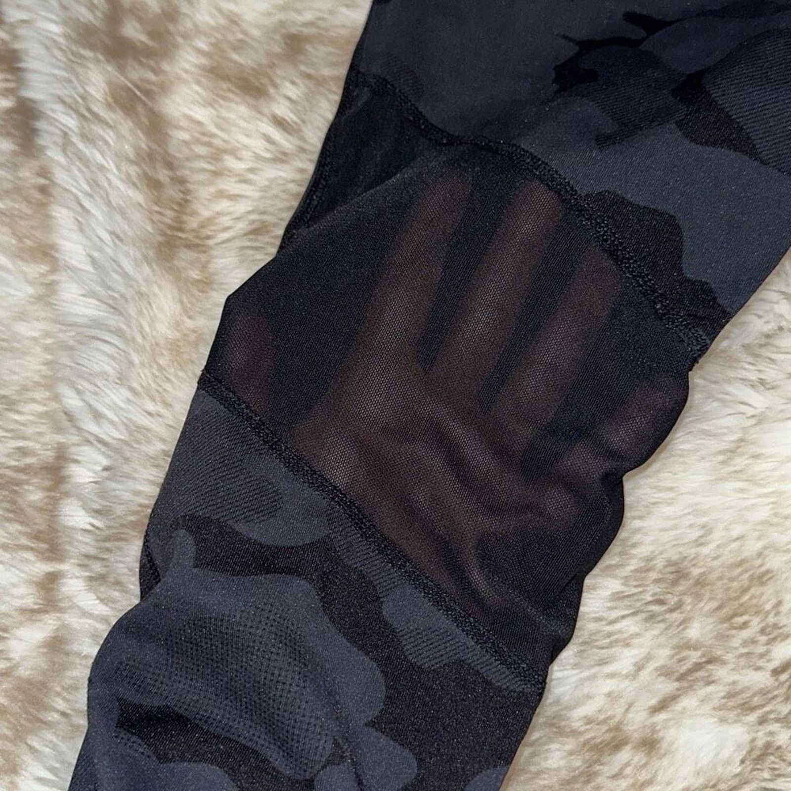 Calvin Klein Calvin Klein Cropped Camouflage Leggings | Sz S Size 27" / US 4 / IT 40 - 6 Thumbnail