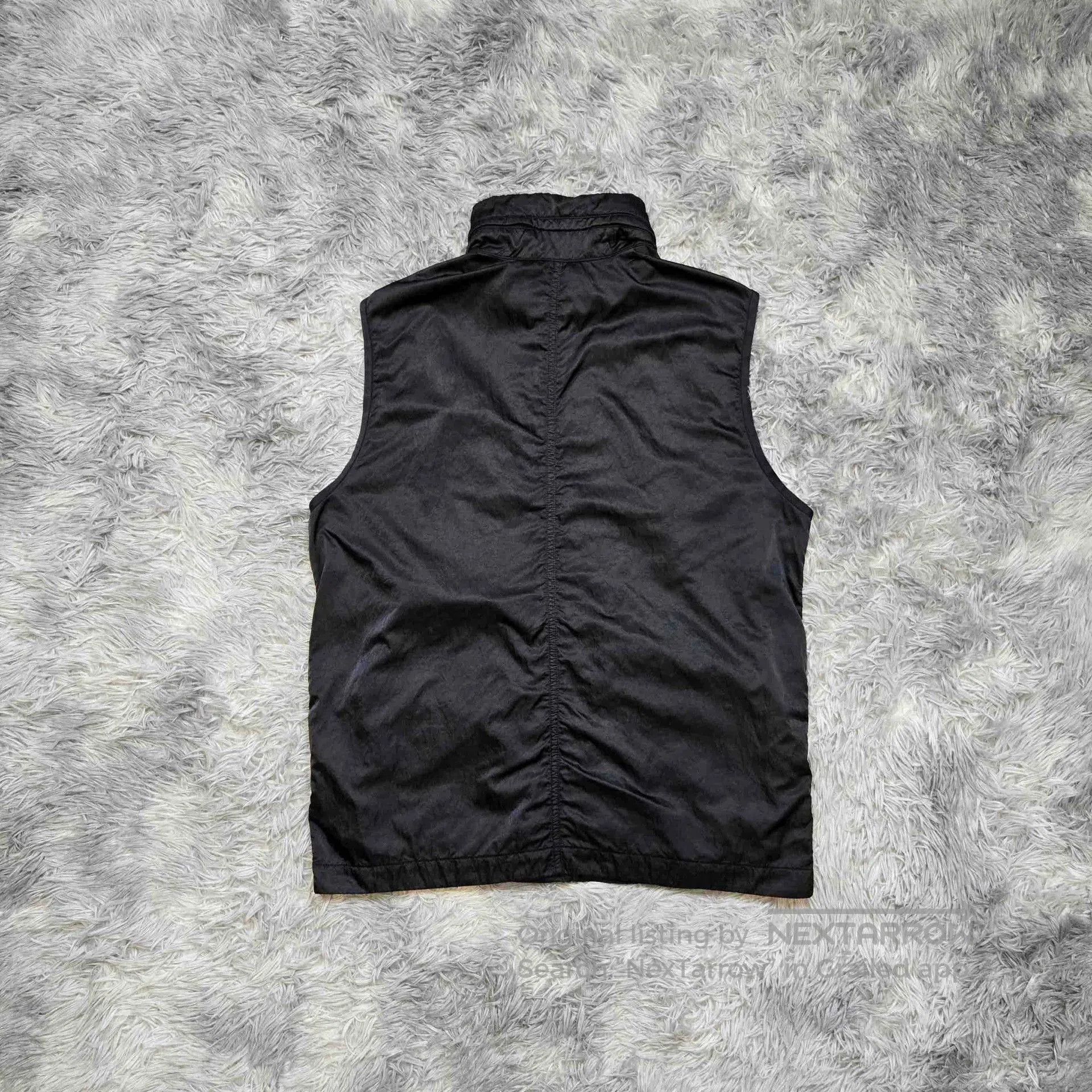Stone Island stone island nylon vest size m. Size US M / EU 48-50 / 2 - 2 Thumbnail
