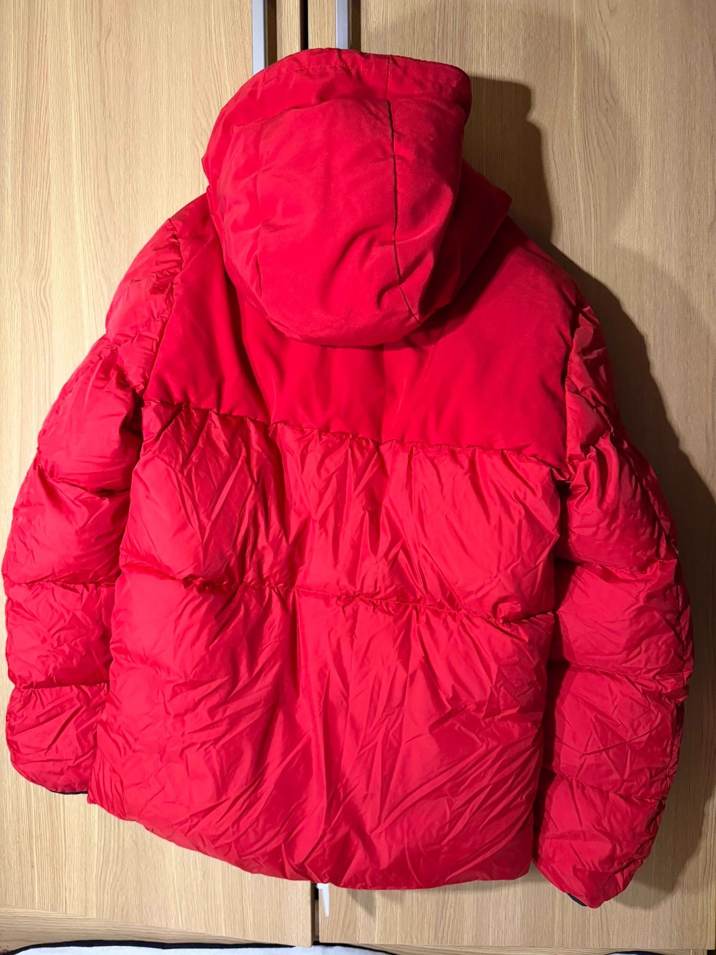 Moncler Moncler Red Hooded Down Jacket Mint Size 1 Size S / US 4 / IT 40 - 2 Thumbnail