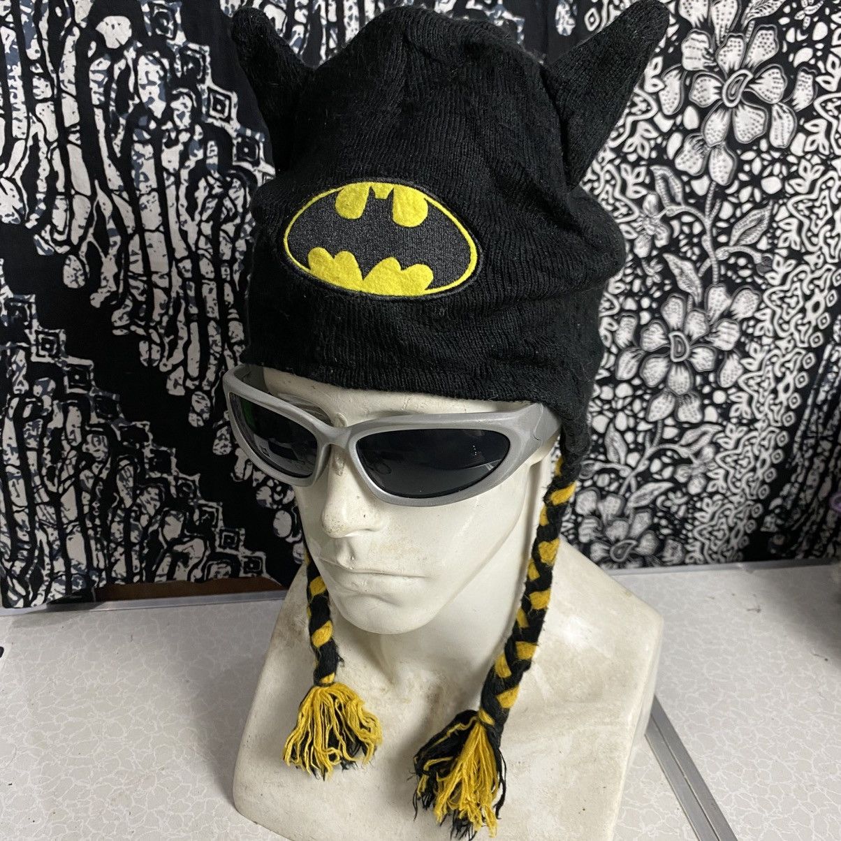 DC Comics × Vintage 2000s y2k devil horn batman dc comics earflap knitted hats Size ONE SIZE - 1 Thumbnail