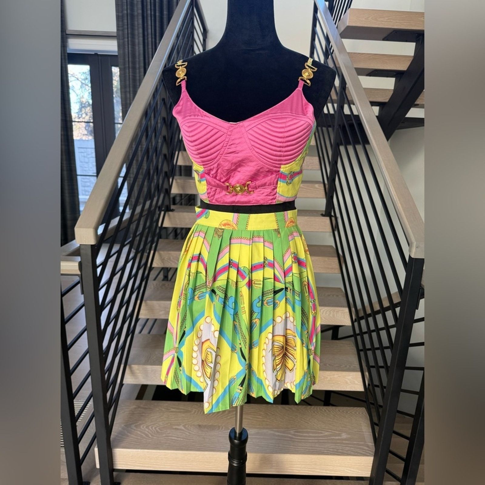 Other Vibrant Multicolor Pleated set. Top size M skirt size S Size S / US 4 / IT 40 - 7 Thumbnail
