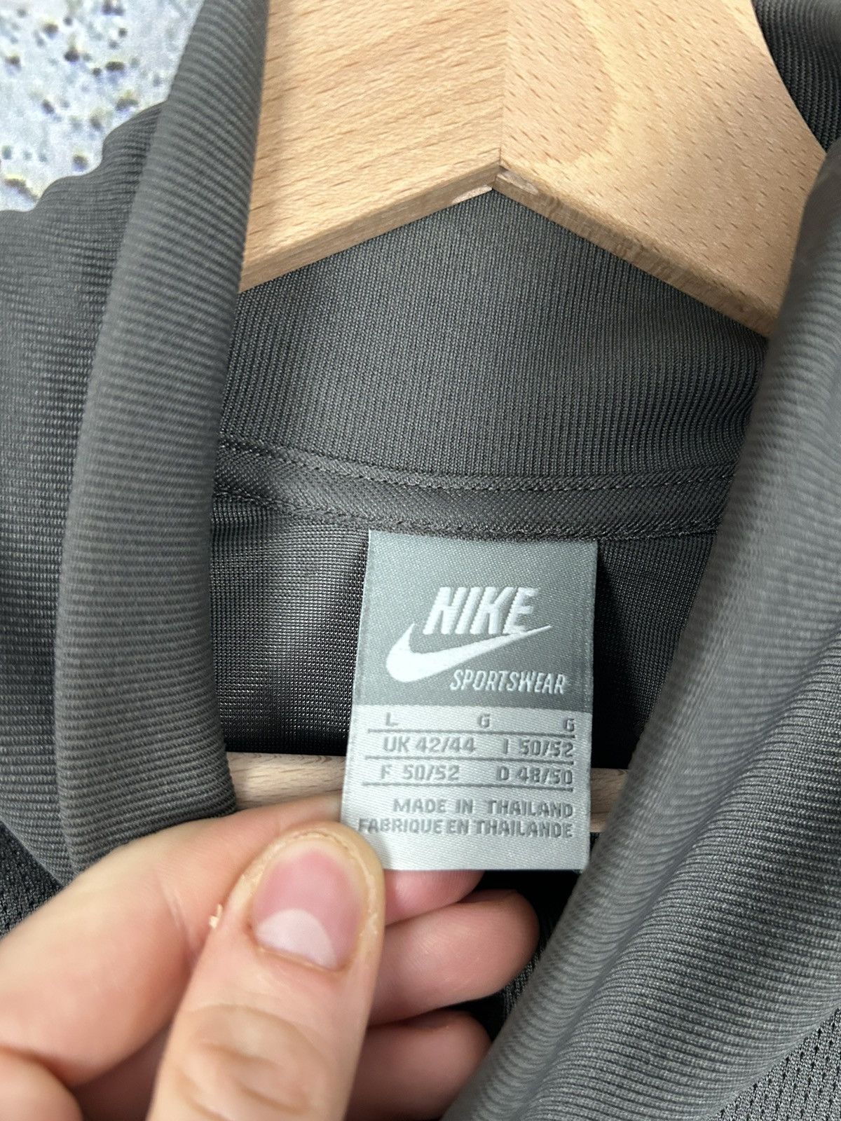 Nike Vintage Nike Sportswear Swoosh Sweatshirt Hype Retro Size US L / EU 52-54 / 3 - 4 Thumbnail
