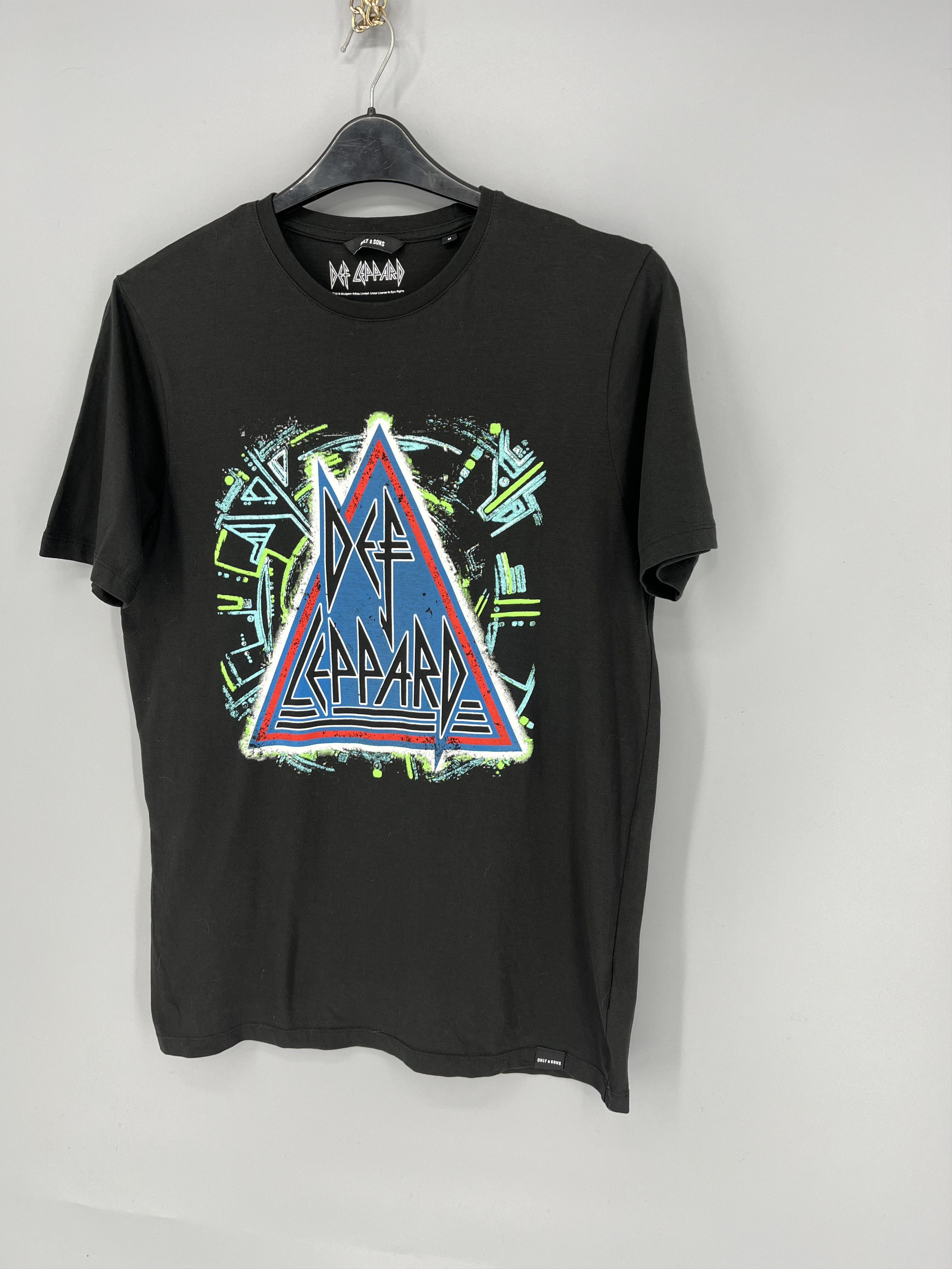 Band Tees Vintage Y2K Def Leppard Band Tee Size M Size US M / EU 48-50 / 2 - 3 Thumbnail
