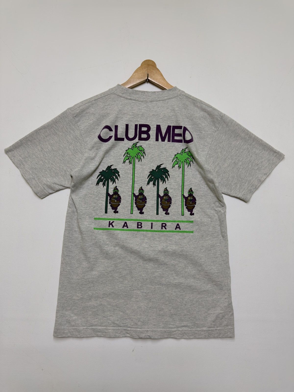 Vintage Vintage Club Med Kabira Resort Back Graphic Tee Size US XS / EU 42 / 0 - 1 Thumbnail