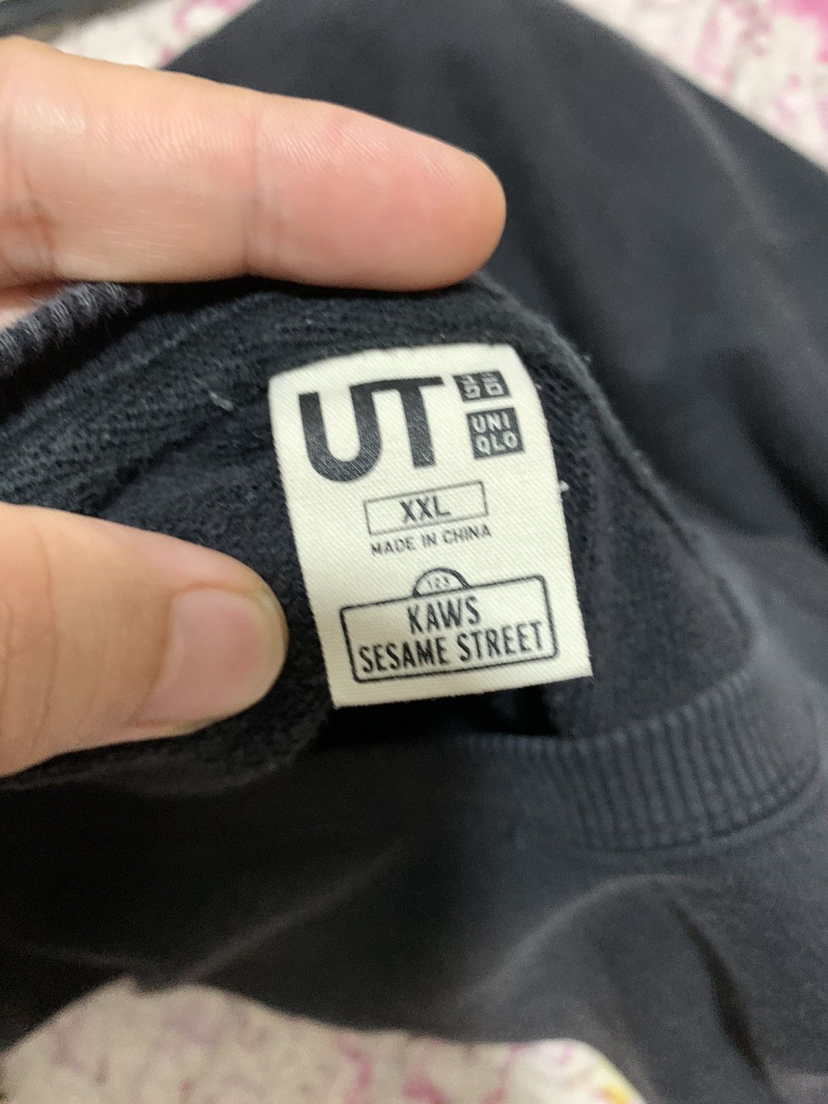 Kaws × Uniqlo Uniclo X Kaws X Sesame Street Sun Faded Sweatshirt Size US XXL / EU 58 / 5 - 10 Thumbnail
