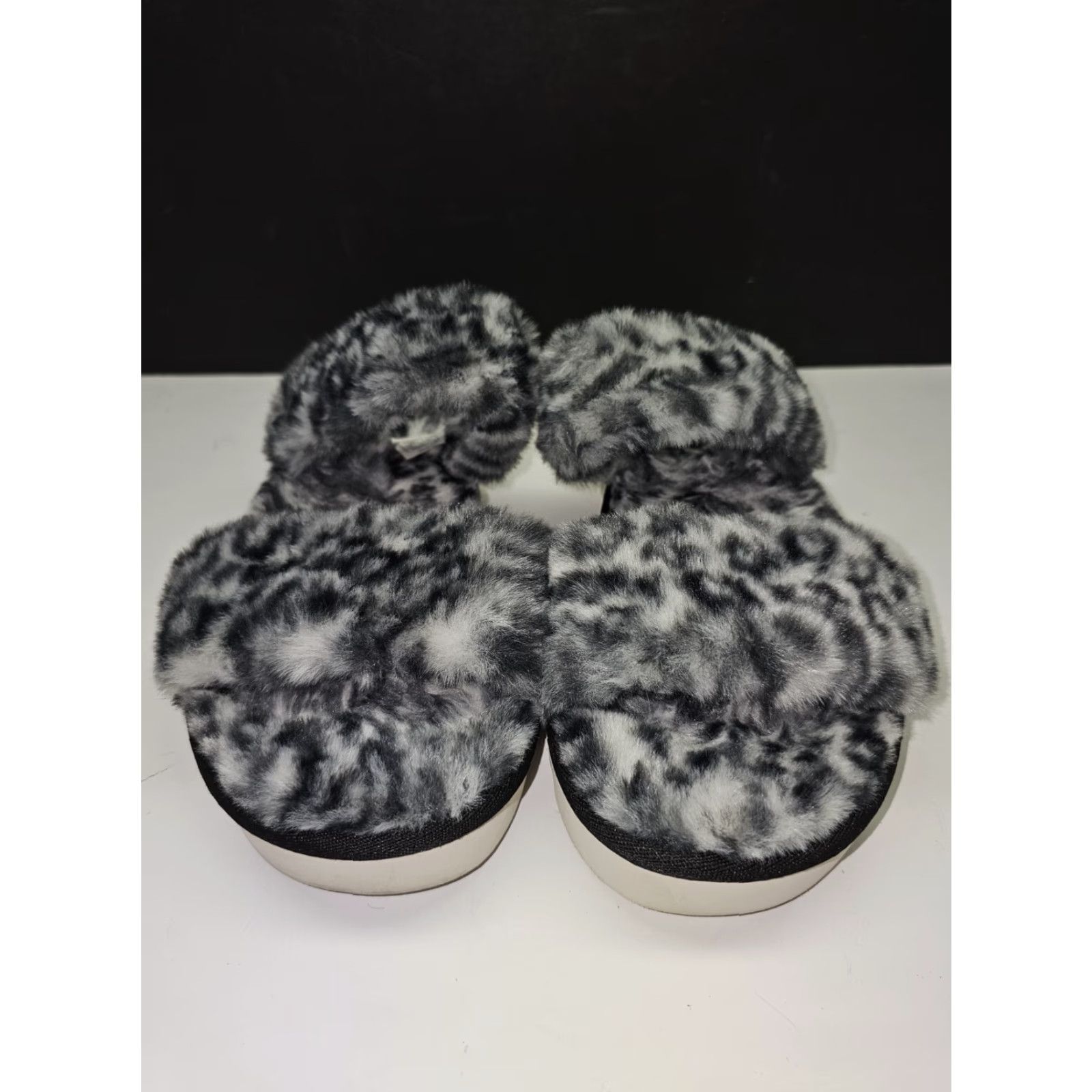 Vintage KOOLABURA BY UGG Faux Fur Animal Print Platform Slippers Sandals Womens Size 9 Slipper Black Size US 9 / IT 39 - 3 Thumbnail