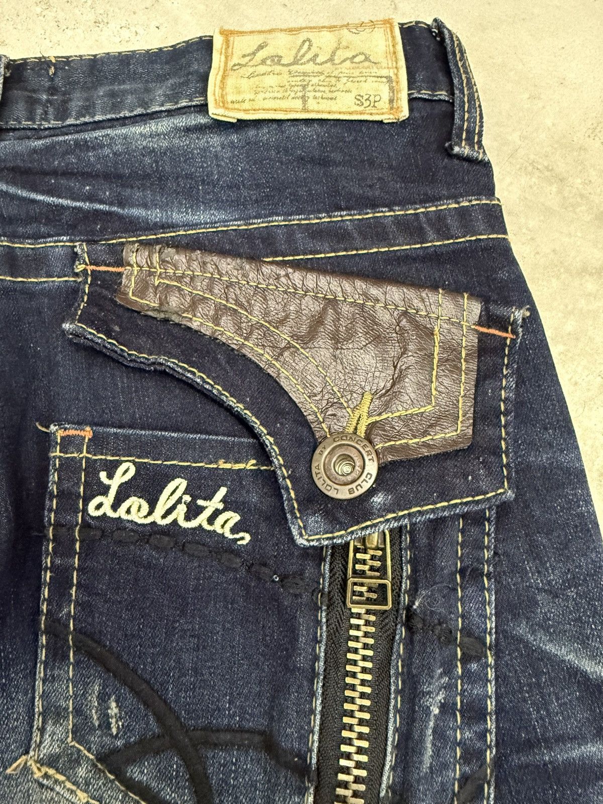 Japanese Brand × Tornado Mart Lolita Japan Claw Mark Leather Trimmed Pocket Flare Jeans Size US 29 - 15 Thumbnail