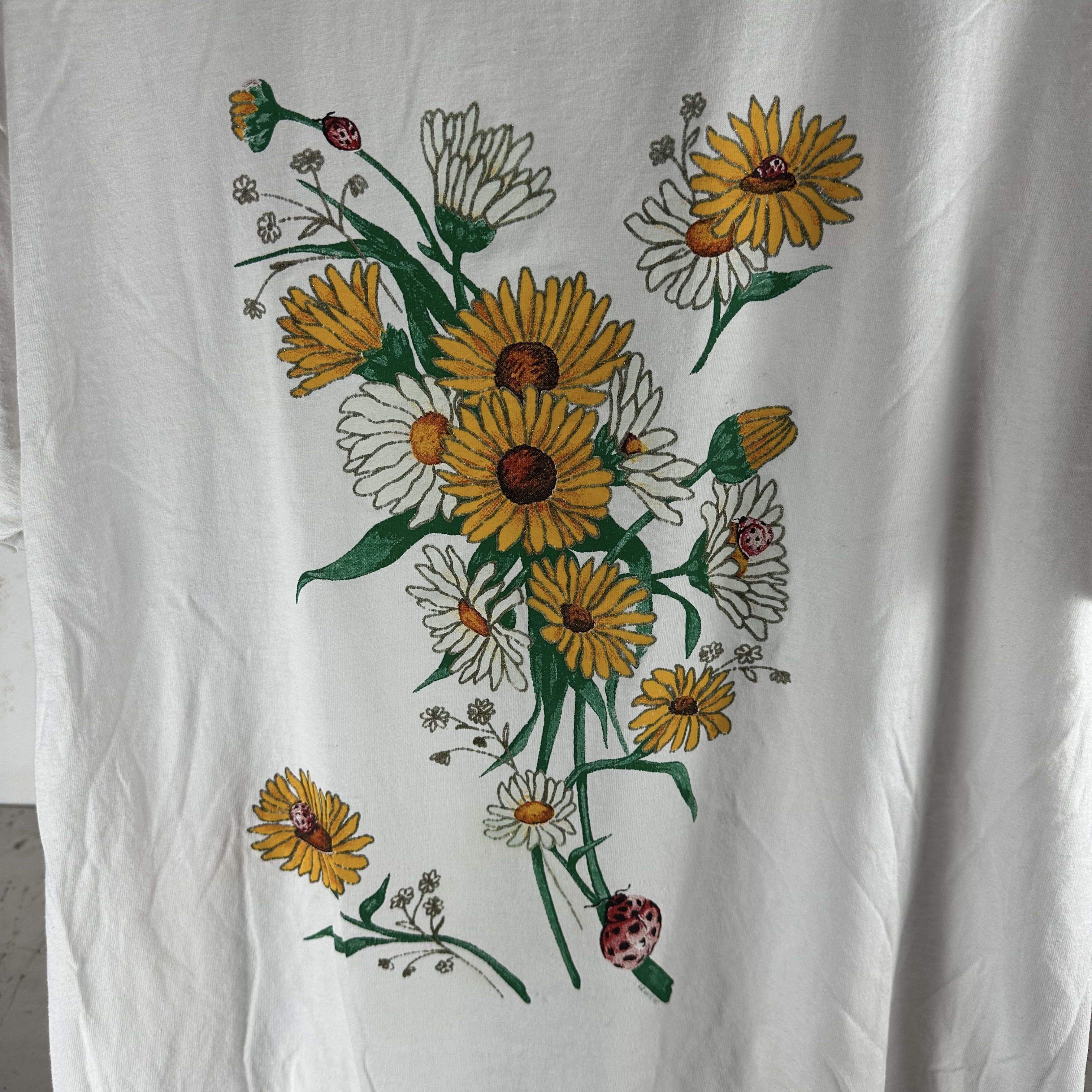 Vintage ​Vintage 80s Sunflowers Lady Bugs Nature Artwork T-shirt Size US XL / EU 56 / 4 - 2 Thumbnail