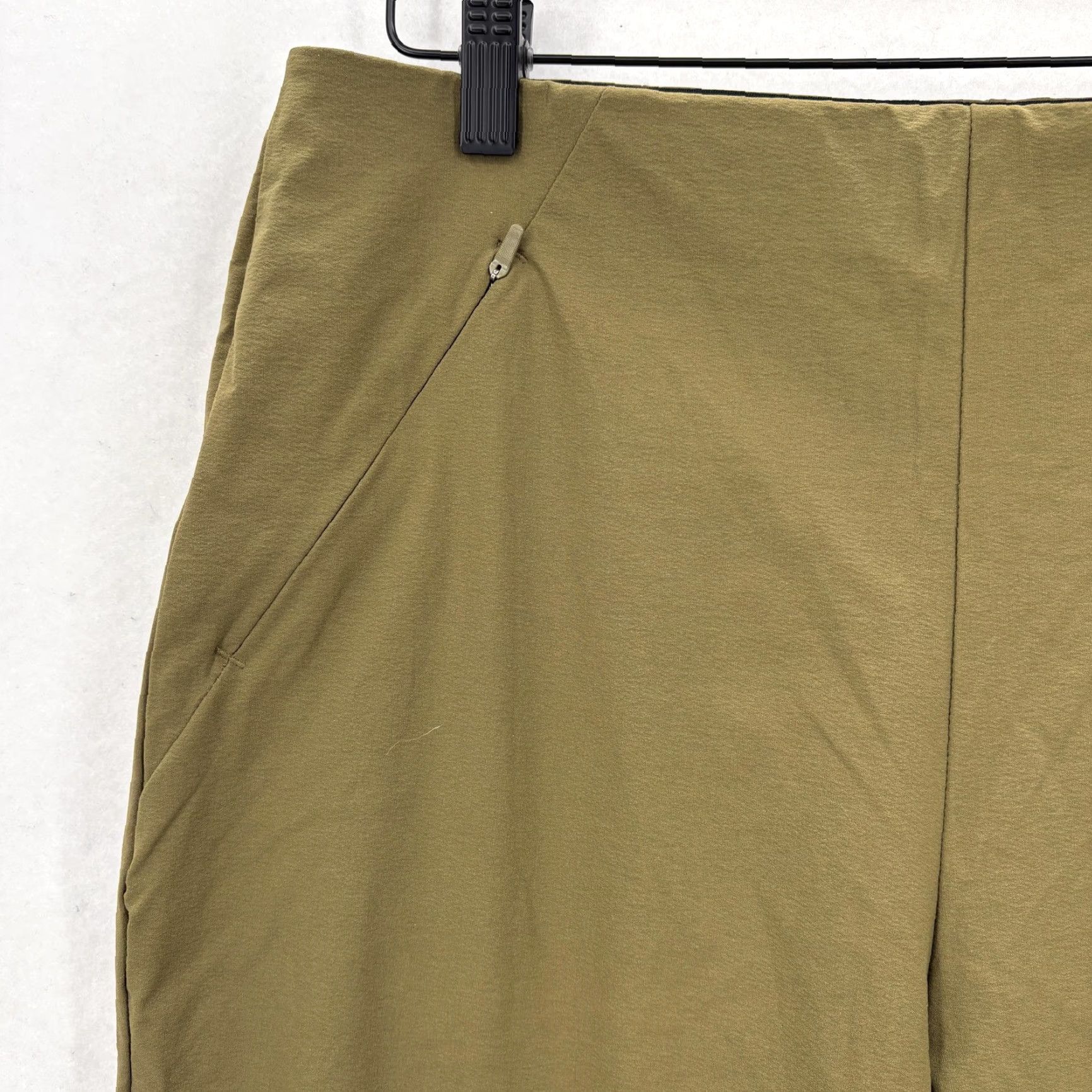 Duluth Trading Company Duluth Womens Pants Skinny Ankle 12 Green Nylon Spandex Stretch Pockets Zipper Travel Workwear Casual 27in Inseam Fatigue Flexcellent Size 34" / US 12 / IT 48 - 3 Thumbnail