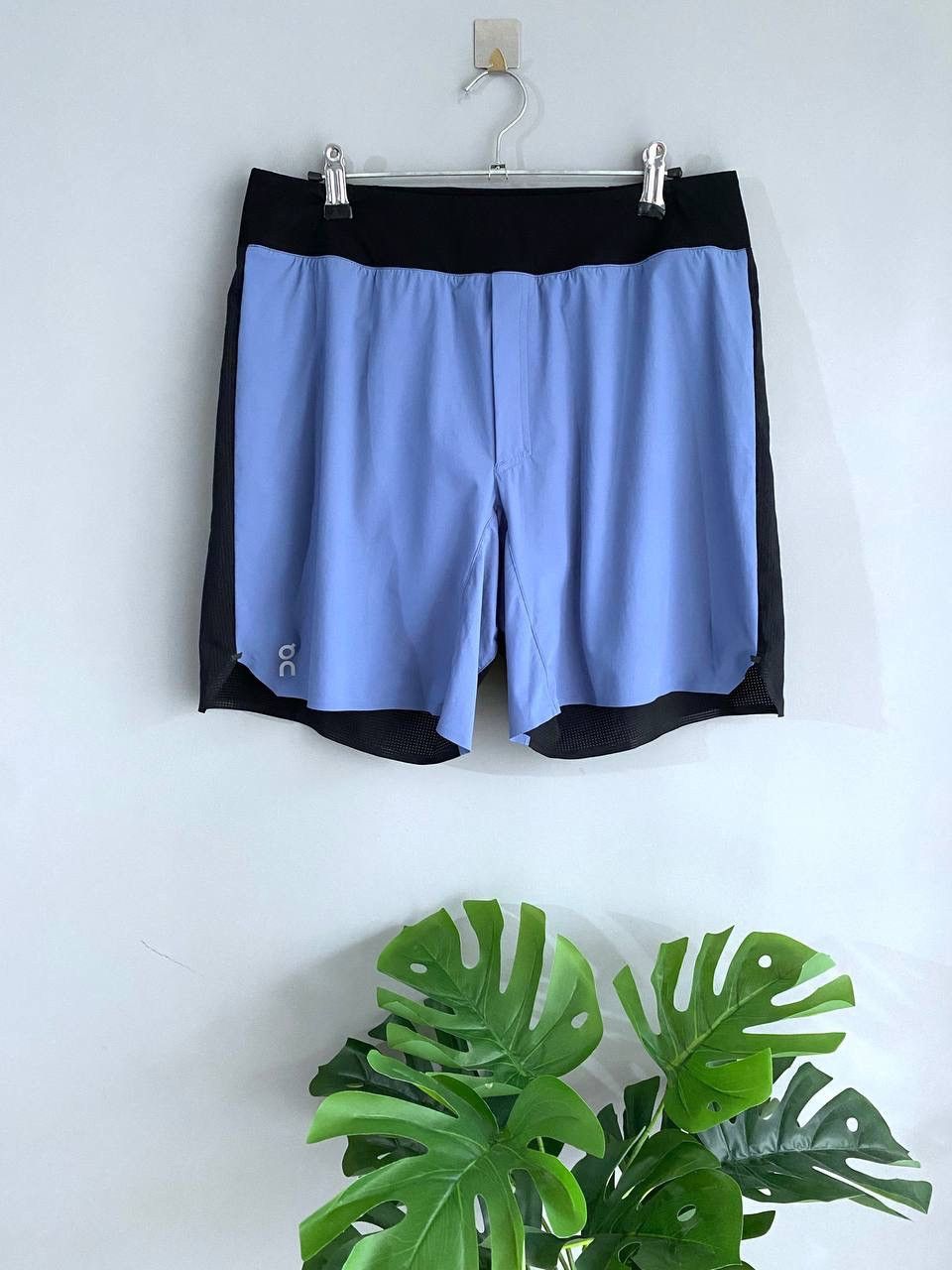 On On Cloud Running Swiss Lightweight Men's Shorts, Size M/W32 Size US 32 / EU 48 - 1 Thumbnail