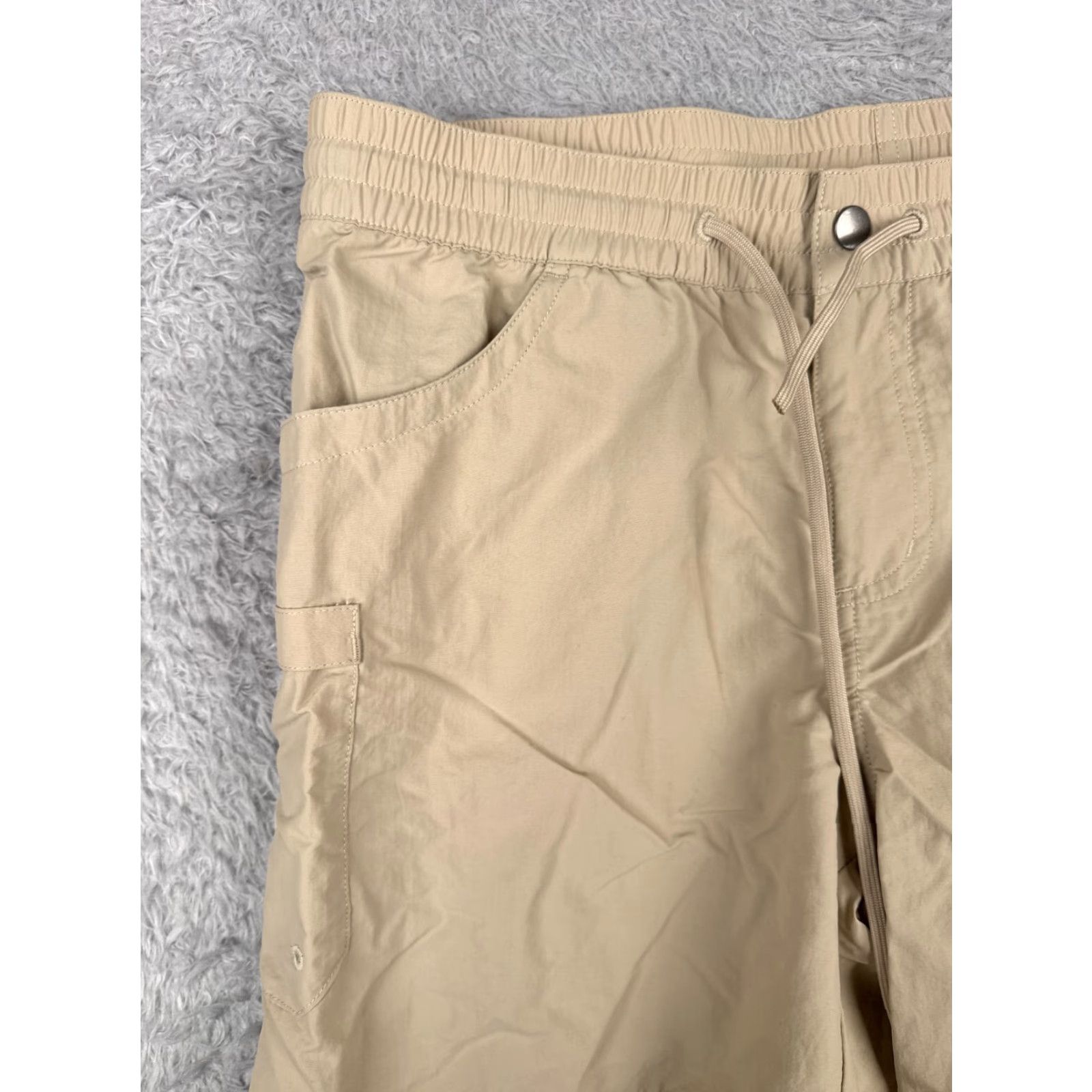 Vintage Columbia Shorts Women Medium Beige Cargo Elastic Waist 100% Nylon Shell 34x5.5 Size 32" / US 10 / IT 46 - 2 Thumbnail