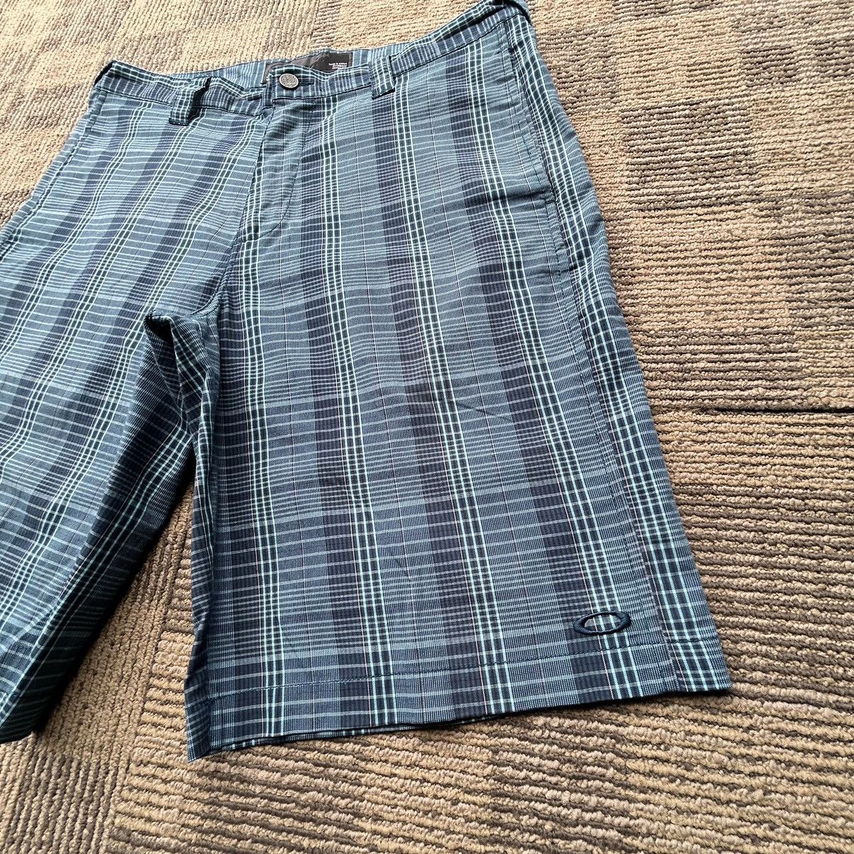 Oakley Oakley Blue Plaid Chino Shorts Size US 34 / EU 50 - 2 Thumbnail