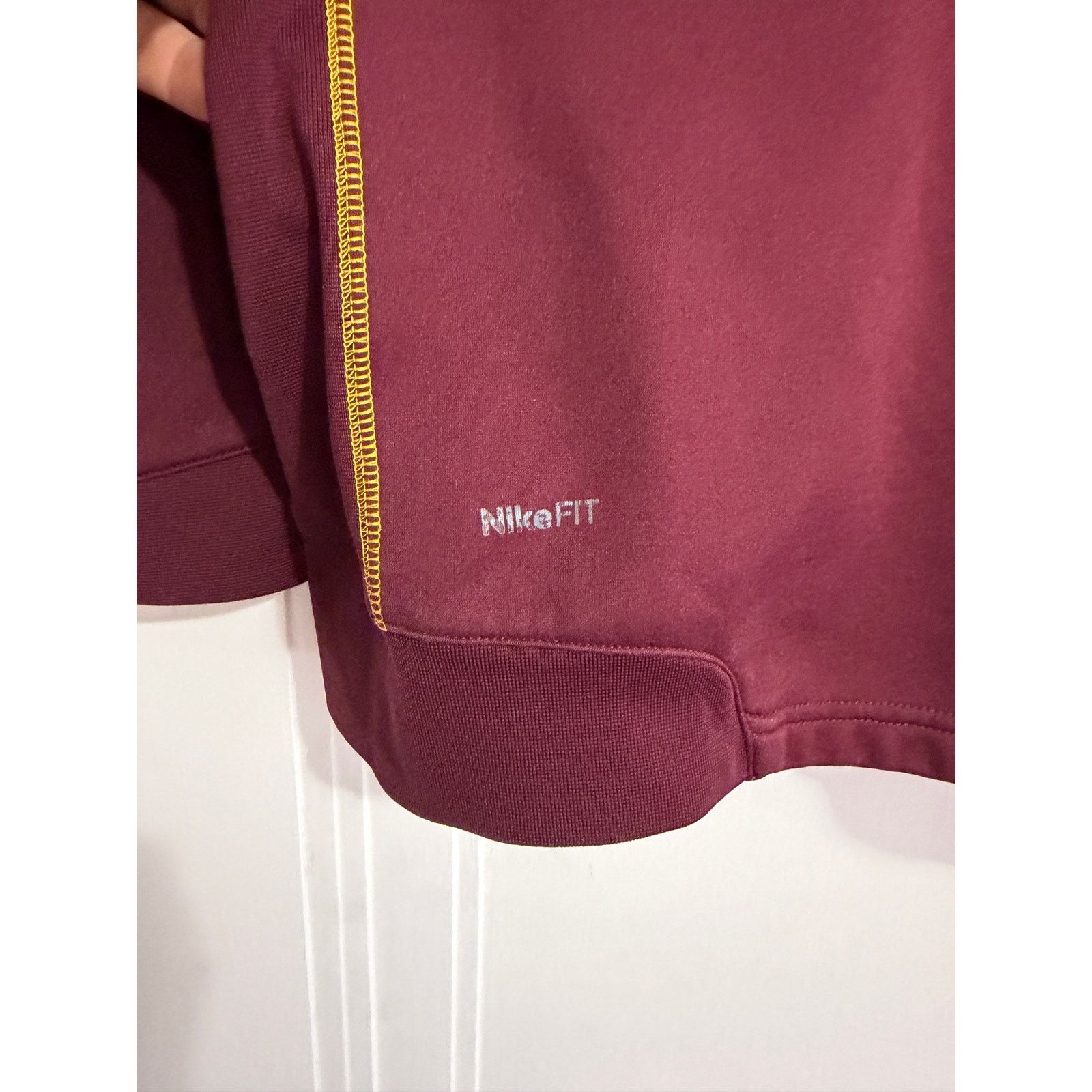 Nike University of Minnesota Gophers NikeFit Sweatshirt Size M Size US M / EU 48-50 / 2 - 4 Thumbnail