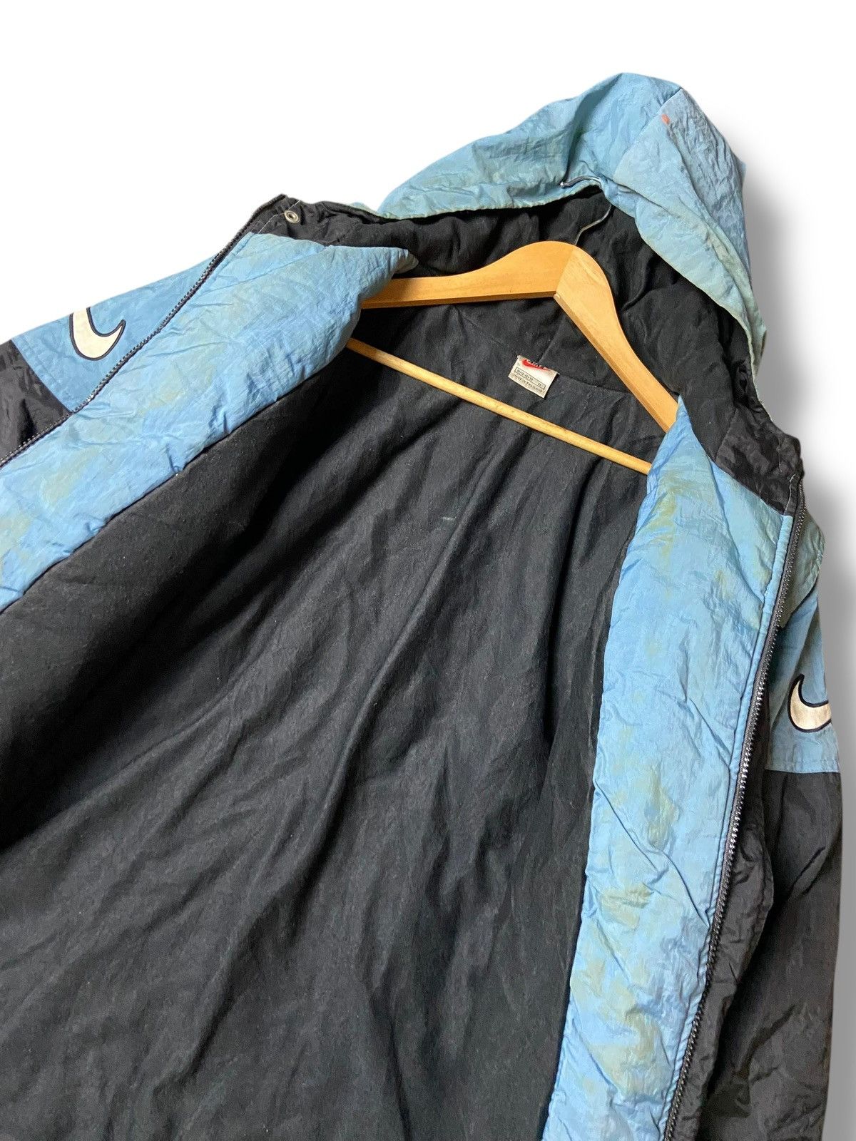 Vintage Nike Men’s Insulated Nylon Hooded Jacket (125) Size US M / EU 48-50 / 2 - 2 Thumbnail