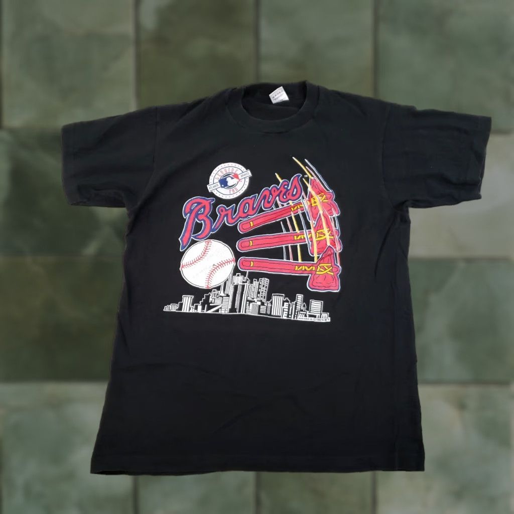 Fruit Of The Loom VINTAGE Atlanta Braves T-shirt Mens Large Cotton Logo 90s Baseball Skyline US Size US L / EU 52-54 / 3 - 1 Thumbnail