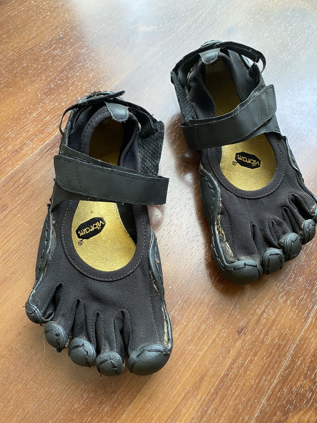 Vibram Vibram Five Fingers black shoes with front straps Size US 8.5 / EU 41-42 - 7 Thumbnail
