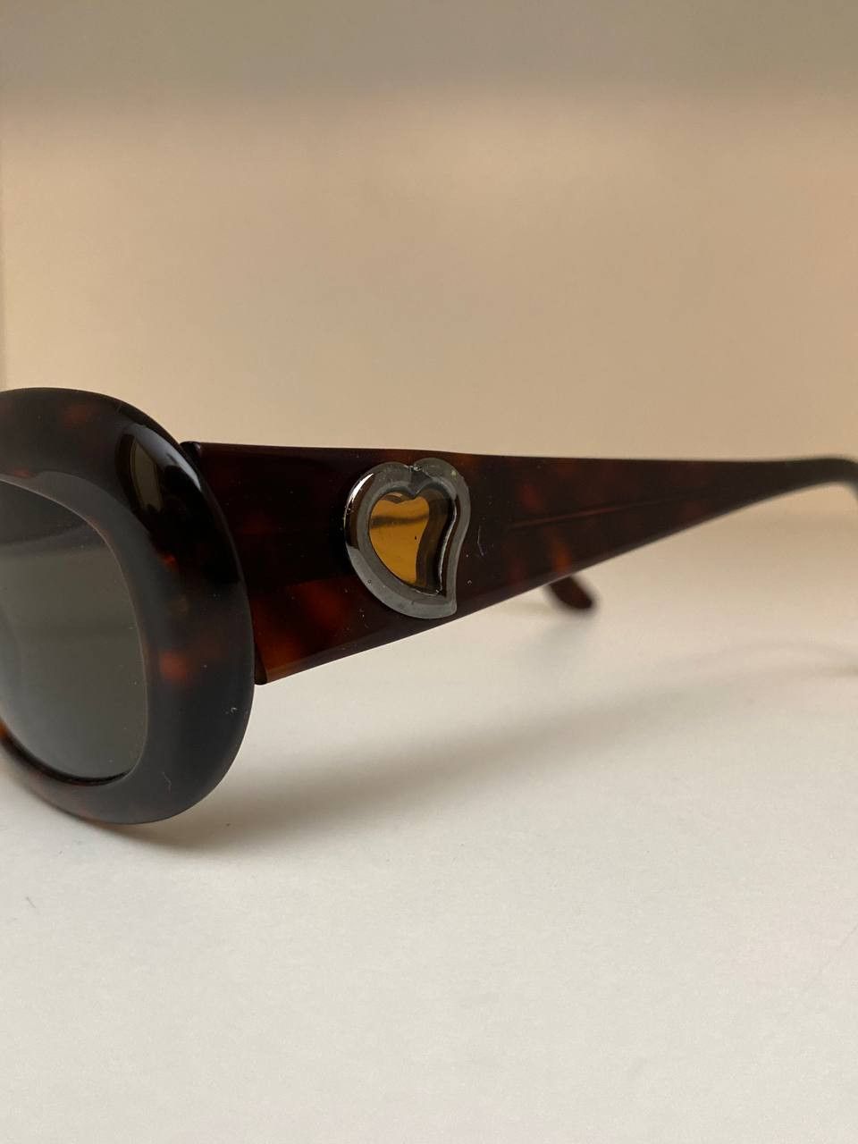 Yves Saint Laurent Yves Saint Laurent YSL Heart Retro Sunglasses Vintage Y2K Size ONE SIZE - 5 Thumbnail