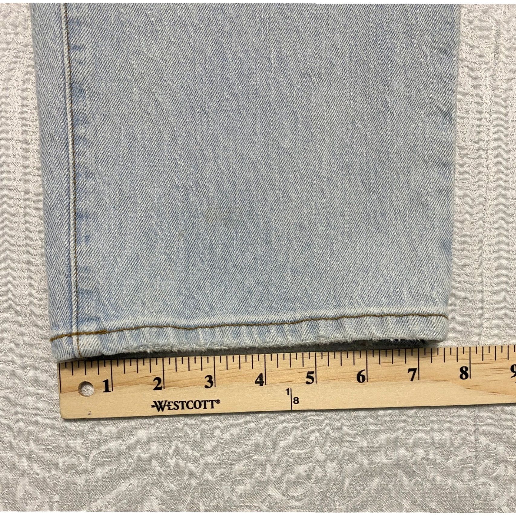 Vintage VINTAGE Universal Thread Jeans Light Wash Denim High Rise Straight Leg Women 26x26 Casual Everyday 5-Pocket Design Cotton Spandex Button Zip Size 26" / US 2 / IT 38 - 8 Thumbnail