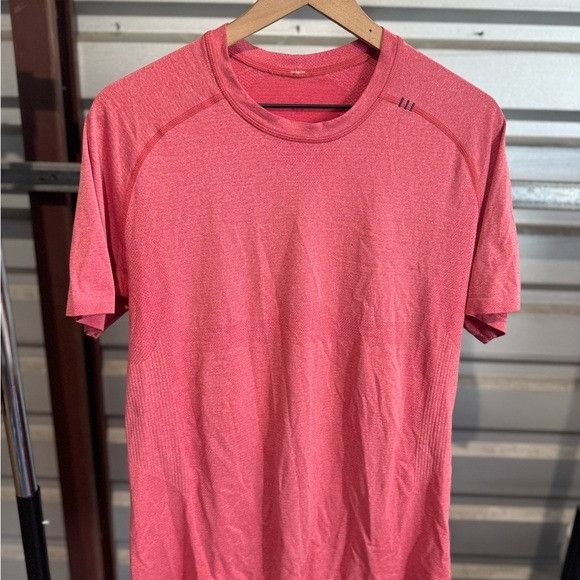 Lululemon Lululemon athletica Coral Short Sleeve Tee Sz Medium M Size US M / EU 48-50 / 2 - 1 Thumbnail