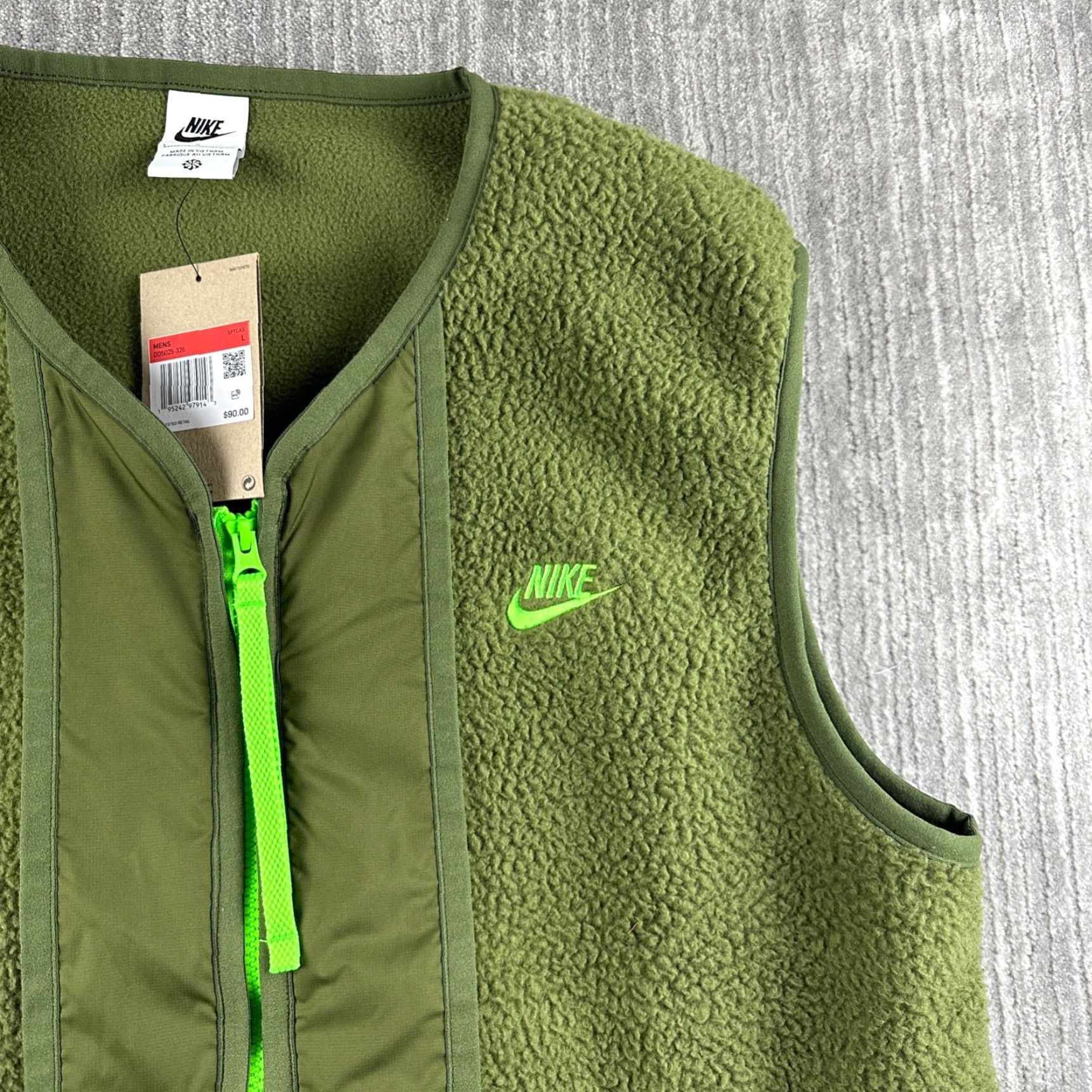 Nike Nike Sportswear Vest Mens L Green Fleece Pockets Logo Activewear Sleeveless Mid-Length Solid Sport Essentials High-Pile DD5025 Size US L / EU 52-54 / 3 - 3 Thumbnail