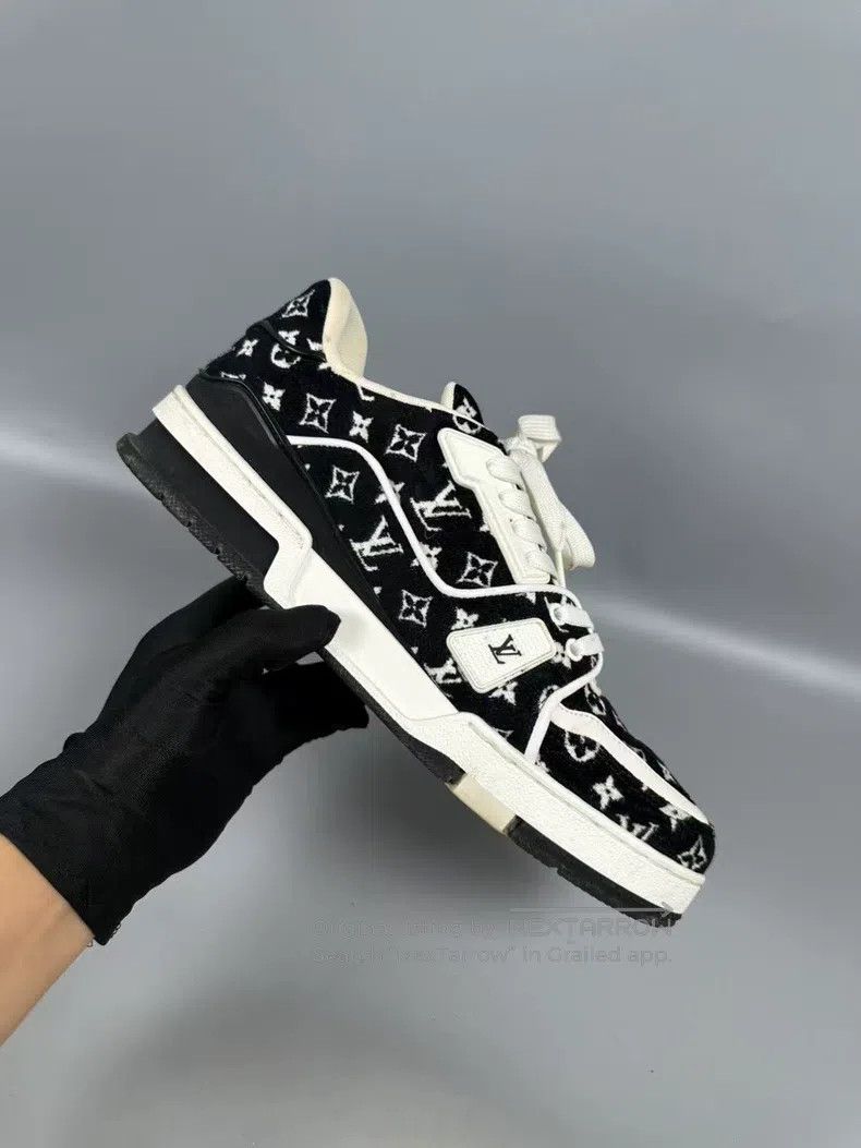 Louis Vuitton Louis Vuitton Black and white flocked full print panda cas Size US 7 / EU 40 - 7 Thumbnail
