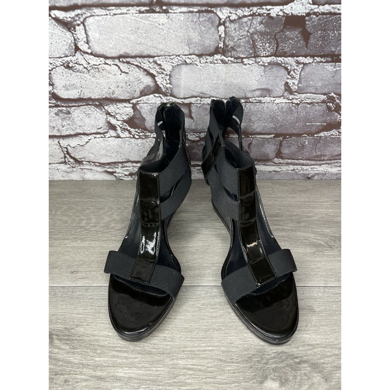 Donald Pliner Donald Pliner Black Patent Leather Back Zip Wedge Sandals Women Sz 8.5M US/39EU Size US 8.5 / IT 38.5 - 6 Thumbnail