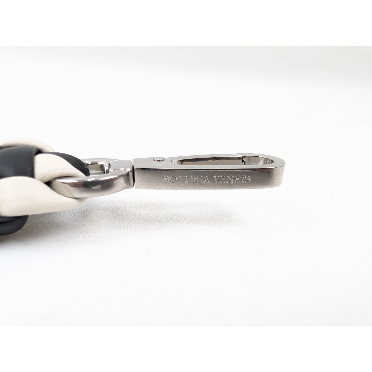 Bottega Veneta o1rshd1 Size: OS / Matt Calf Key Ring in Plaster/Nero Size ONE SIZE - 9 Thumbnail