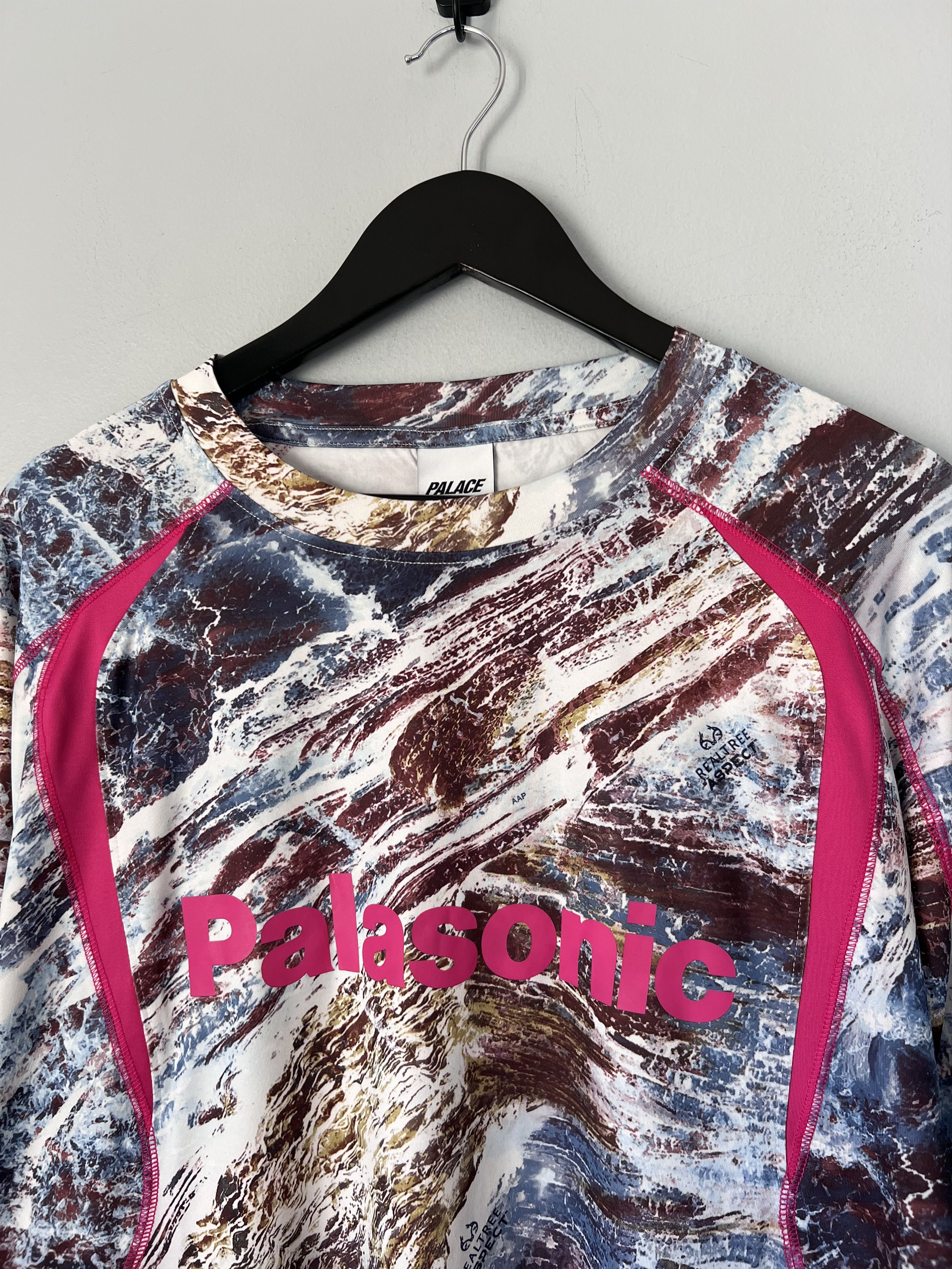 Palace Skateboards Trail Runner 2.0 Shirt in Realtree Aspect