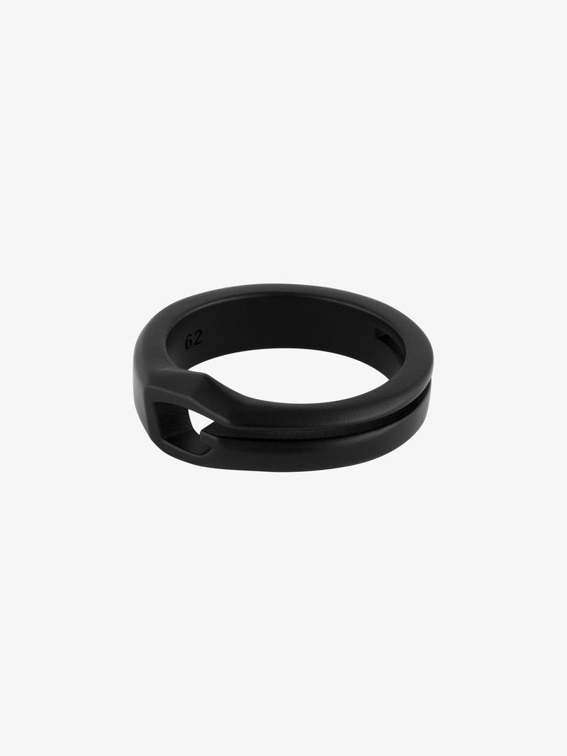 o1n1vont0326 Size:OS/Giv Cut Ring in Black