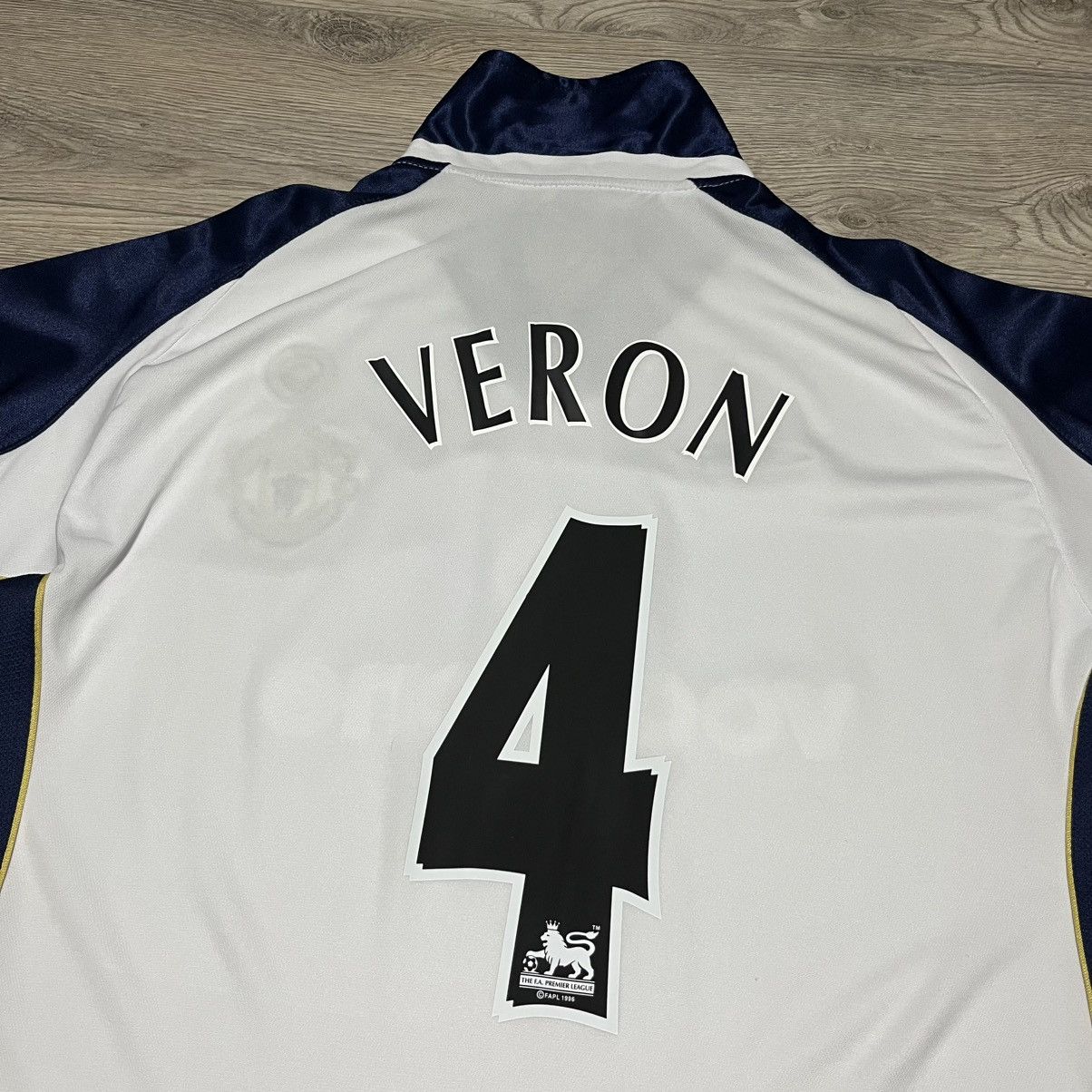 Umbro Manchester United Jersey UMBRO Veron #4 Size US XL / EU 56 / 4 - 12 Thumbnail