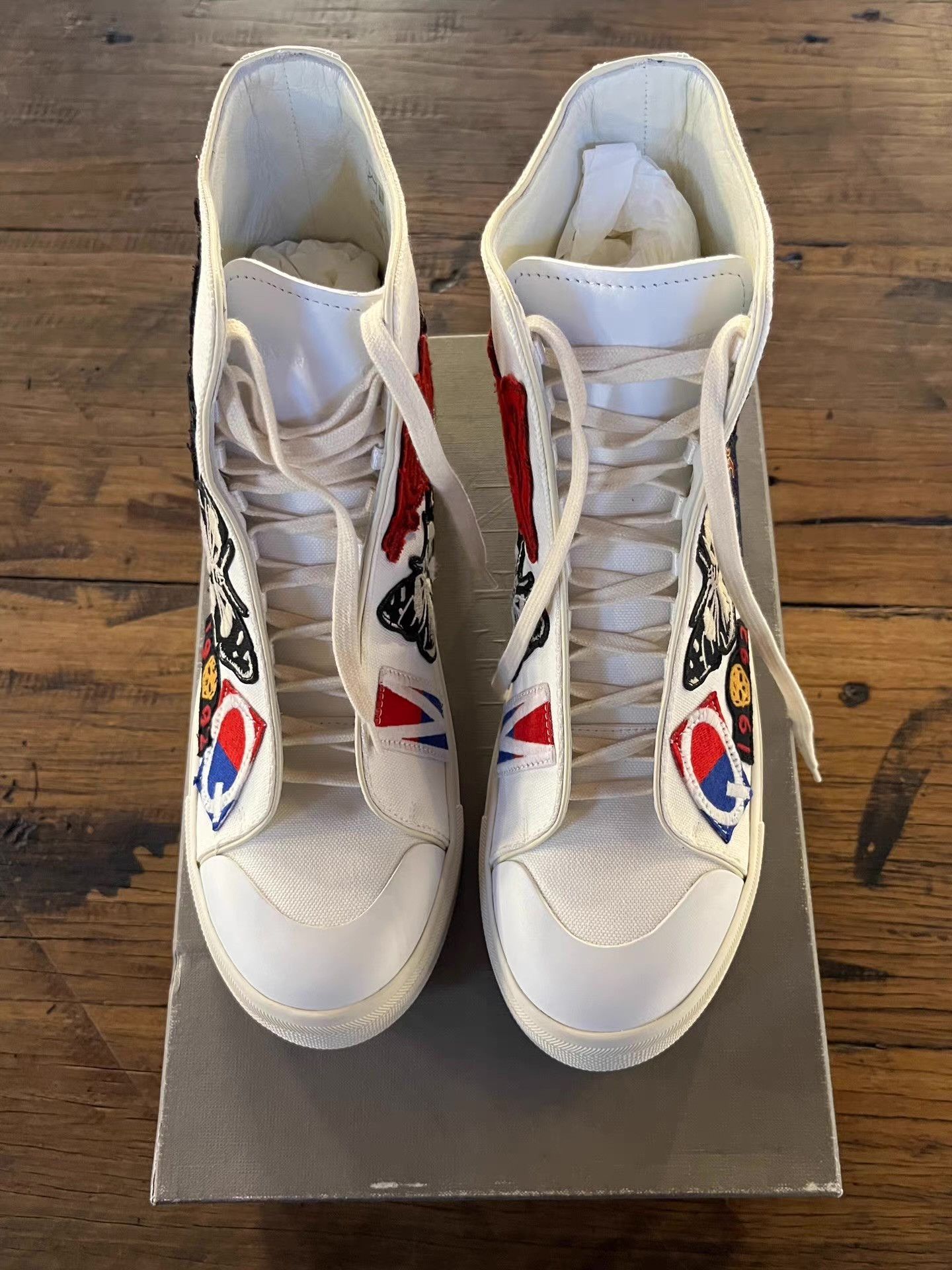 Alexander McQueen Alexander McQueen 17SS men’s white heavy‑emblem Ｑ25 Size US 7 / EU 40 - 5 Thumbnail