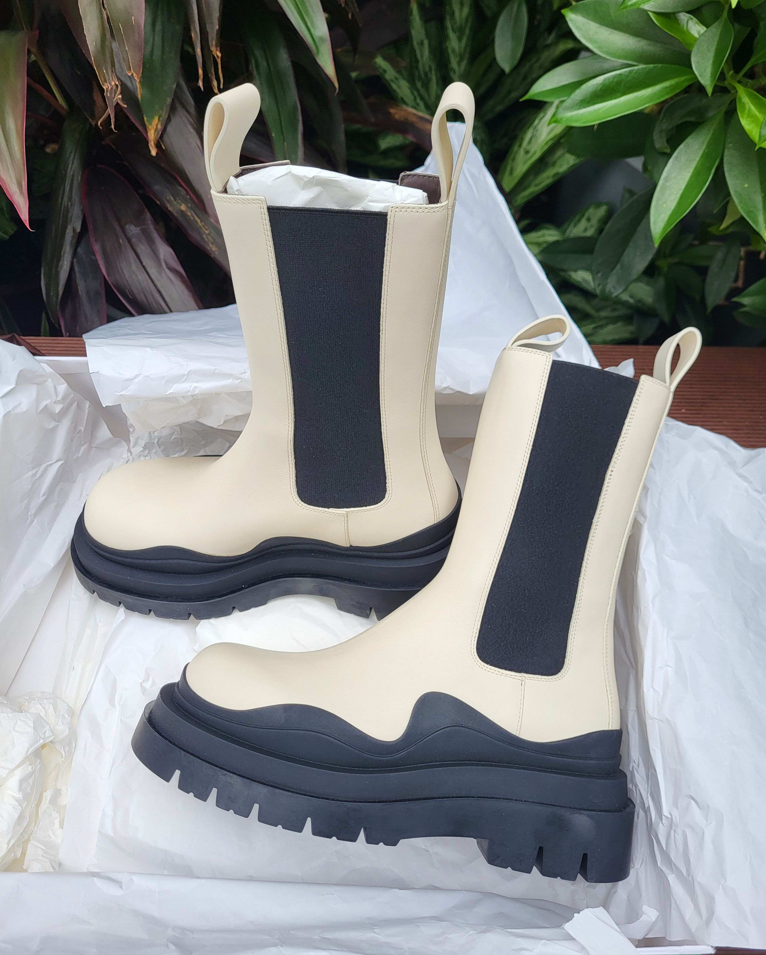 Bottega Veneta Bottega Veneta Tire Chelsea boots 37.5 Size US 7.5 / IT 37.5 - 2 Thumbnail