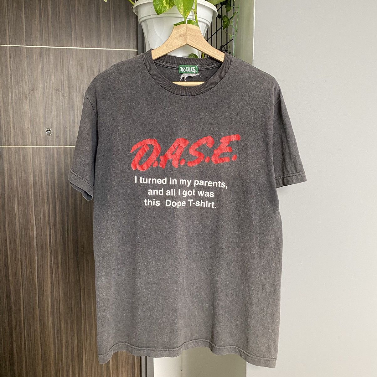 DELUXE Thrashed Faded Vintage Y2K Deluxe Wording ERD GRUNGE TEE Size US M / EU 48-50 / 2 - 1 Thumbnail