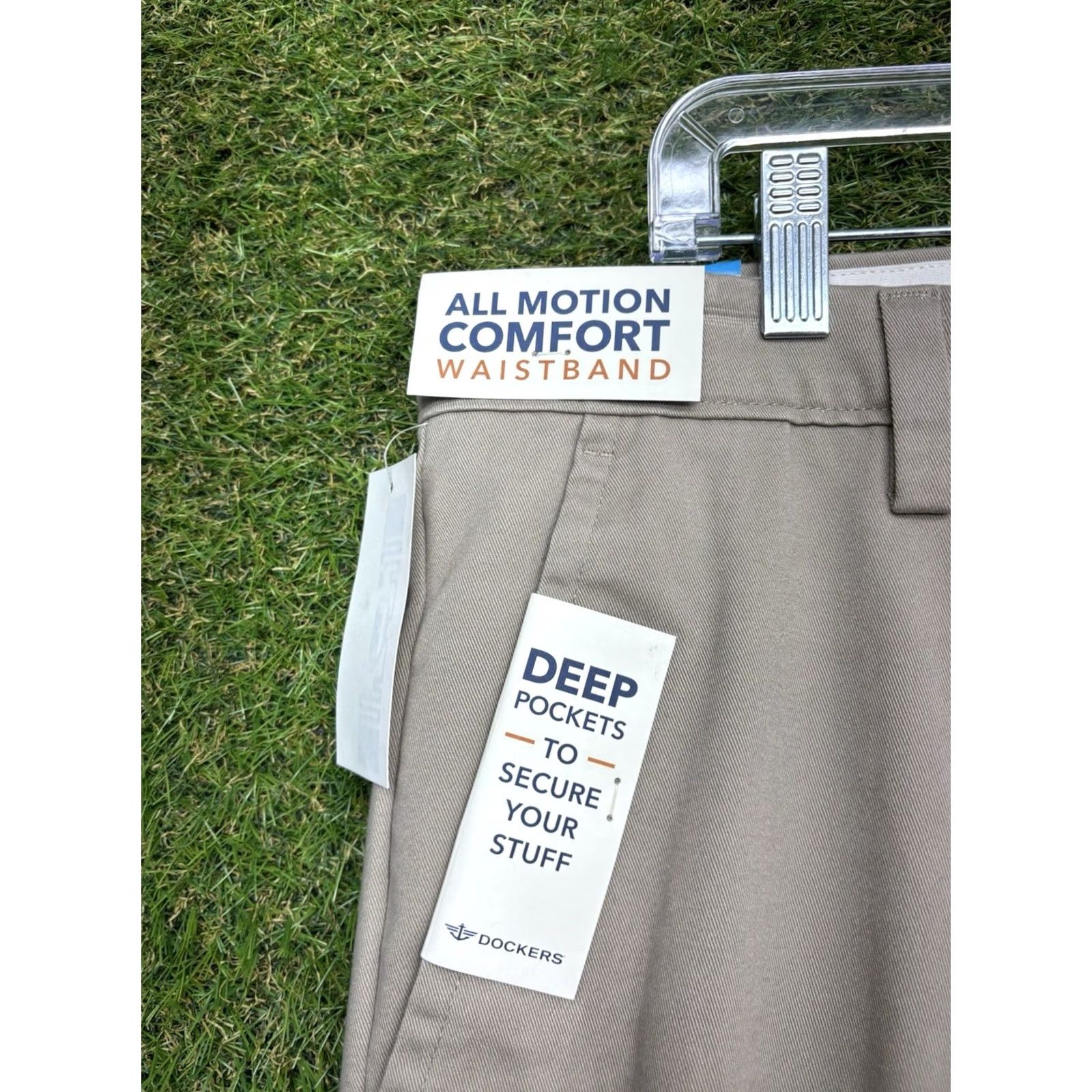 Dockers DOCKERS Khakis Pants Mens 36x29 Pleated Cuffed Classic Fit Beige NWT City Preppy Vintage: No? (Oops) Size US 36 / EU 52 - 3 Thumbnail