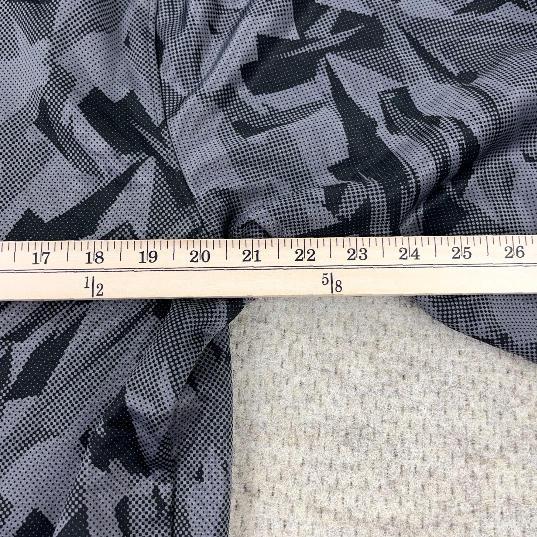 Under Armour Under Armour Hoodie Men Medium Gray Geometric Camo Sweatshirt Loose Fit Adult Size US M / EU 48-50 / 2 - 7 Thumbnail