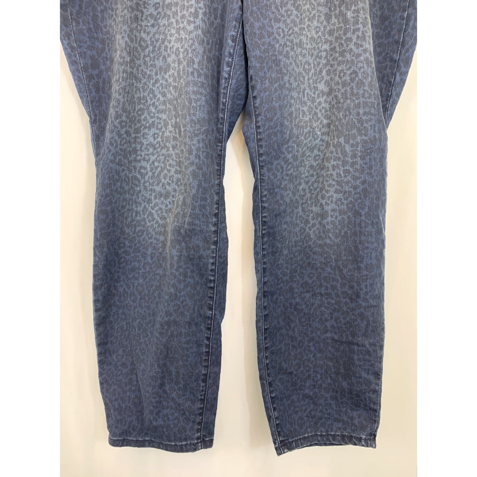 Torrid Torrid Denim Jeans Womens Plus Size 24 Dark Wash Cheetah Print Skinny Pants Jeans Size 42" / US 20 - 2 Thumbnail