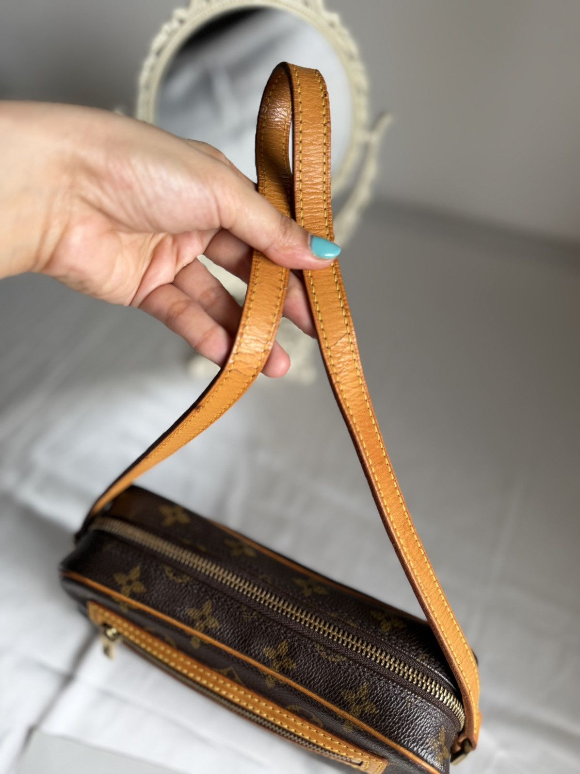 Louis Vuitton Authentic LOUIS VUITTON Cité PM Brown Monogram Shoulder Bag Size ONE SIZE - 12 Thumbnail