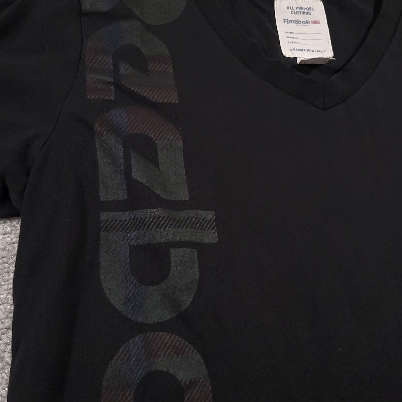 Reebok VINTAGE Reebok Shirt Mens Large Black Classic V Neck Logo Spell Out Tee Athletic UK Flag Size US L / EU 52-54 / 3 - 4 Thumbnail