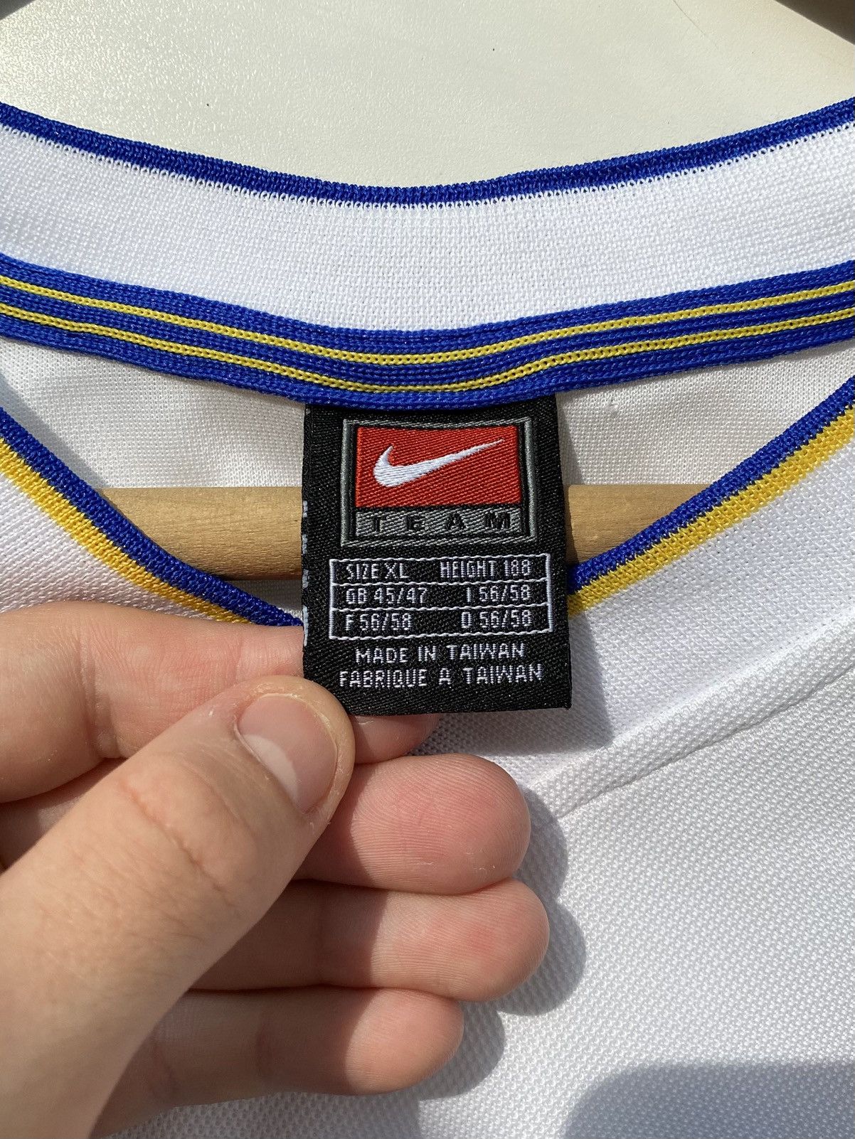 Nike Vintage Leeds United Nike Jersey 2002-04 Strongbow Era White Size US XL / EU 56 / 4 - 5 Thumbnail