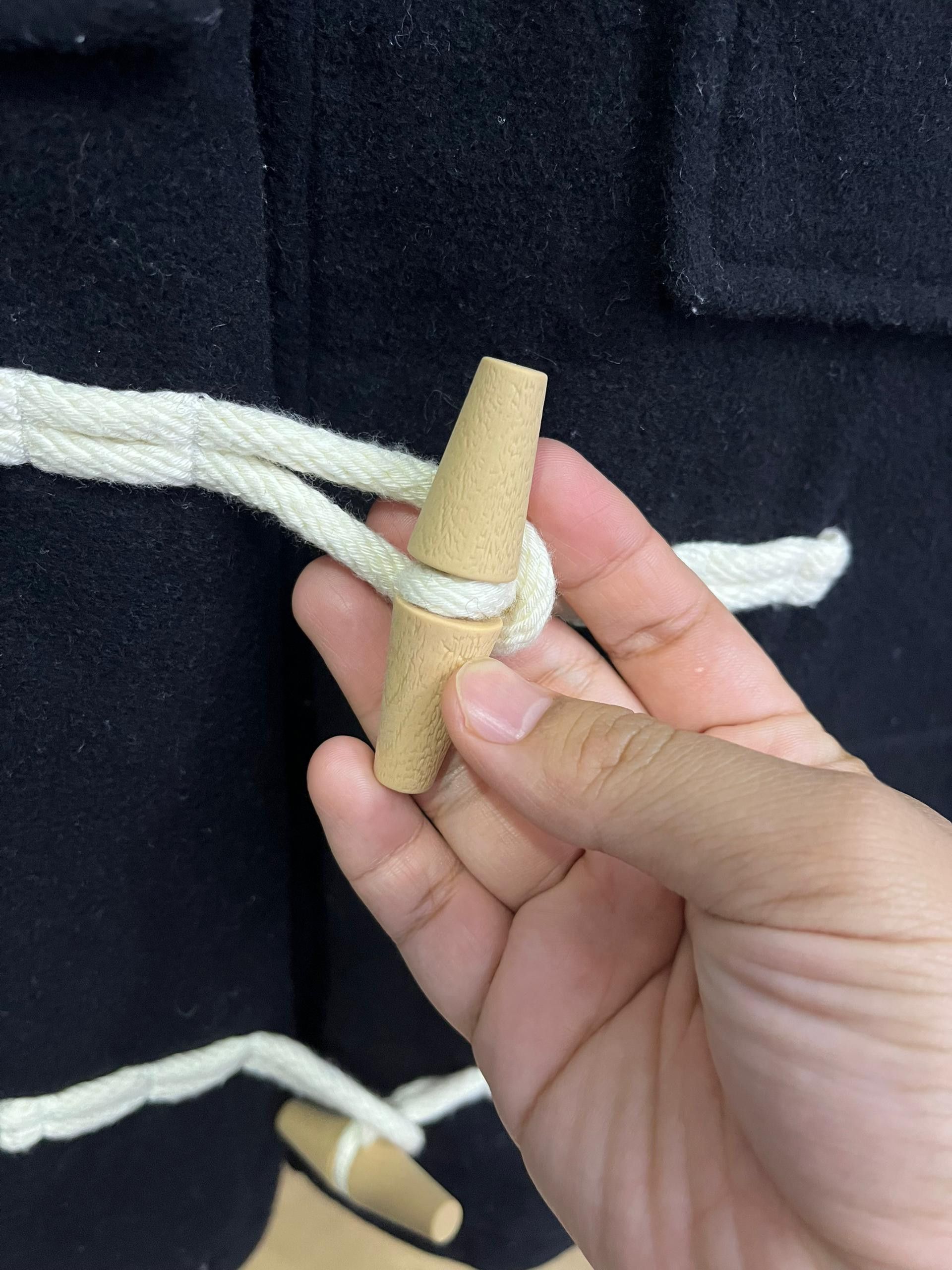 JW Anderson × Uniqlo JW Anderson x Uniqlo Cropped Duffle Jacket Size S / US 4 / IT 40 - 4 Thumbnail