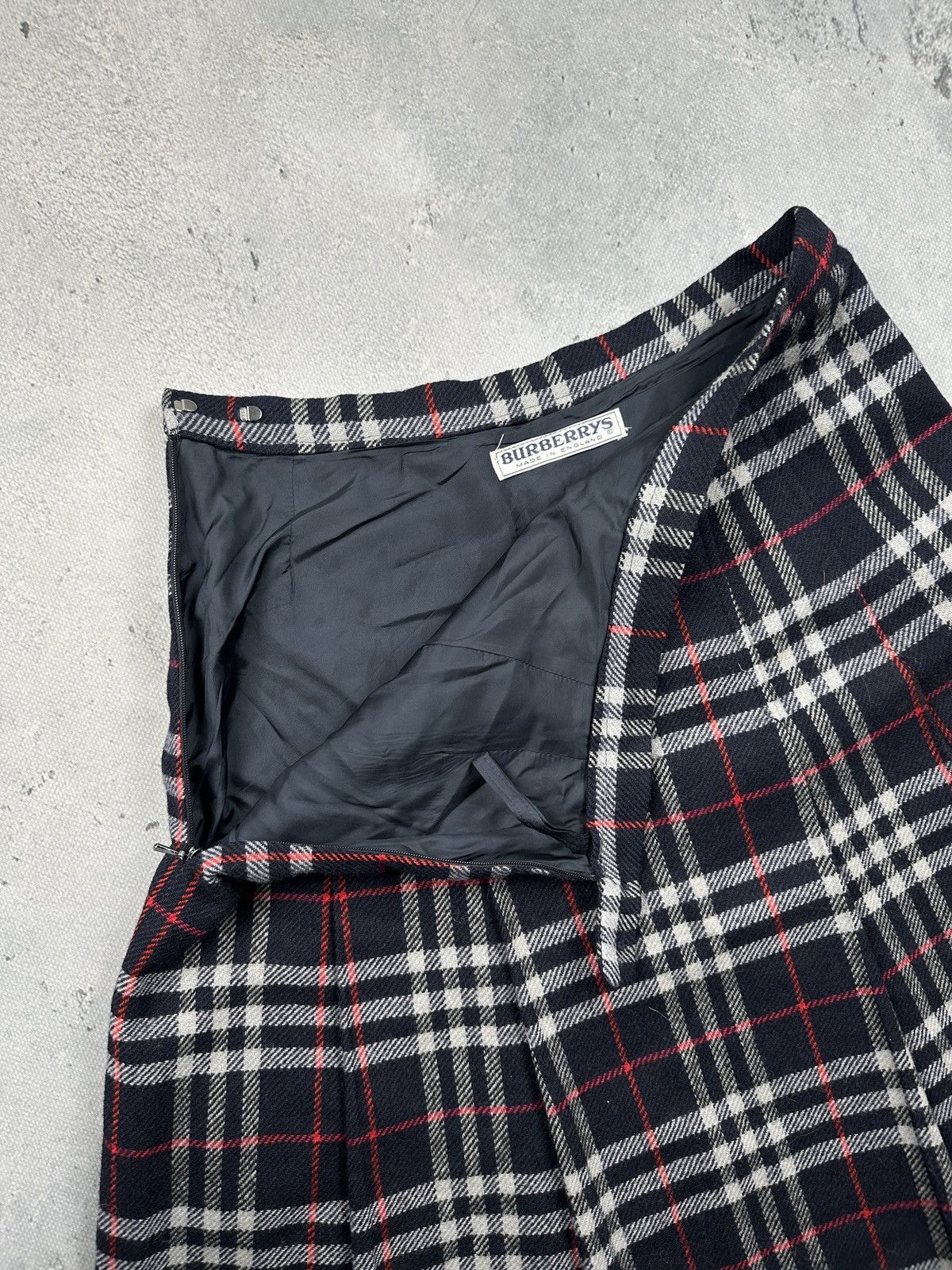 Burberry Vintage Burberrys Nova Check Wool Pleated Skirt UK Heritage Size 28" / US 6 / IT 42 - 12 Thumbnail